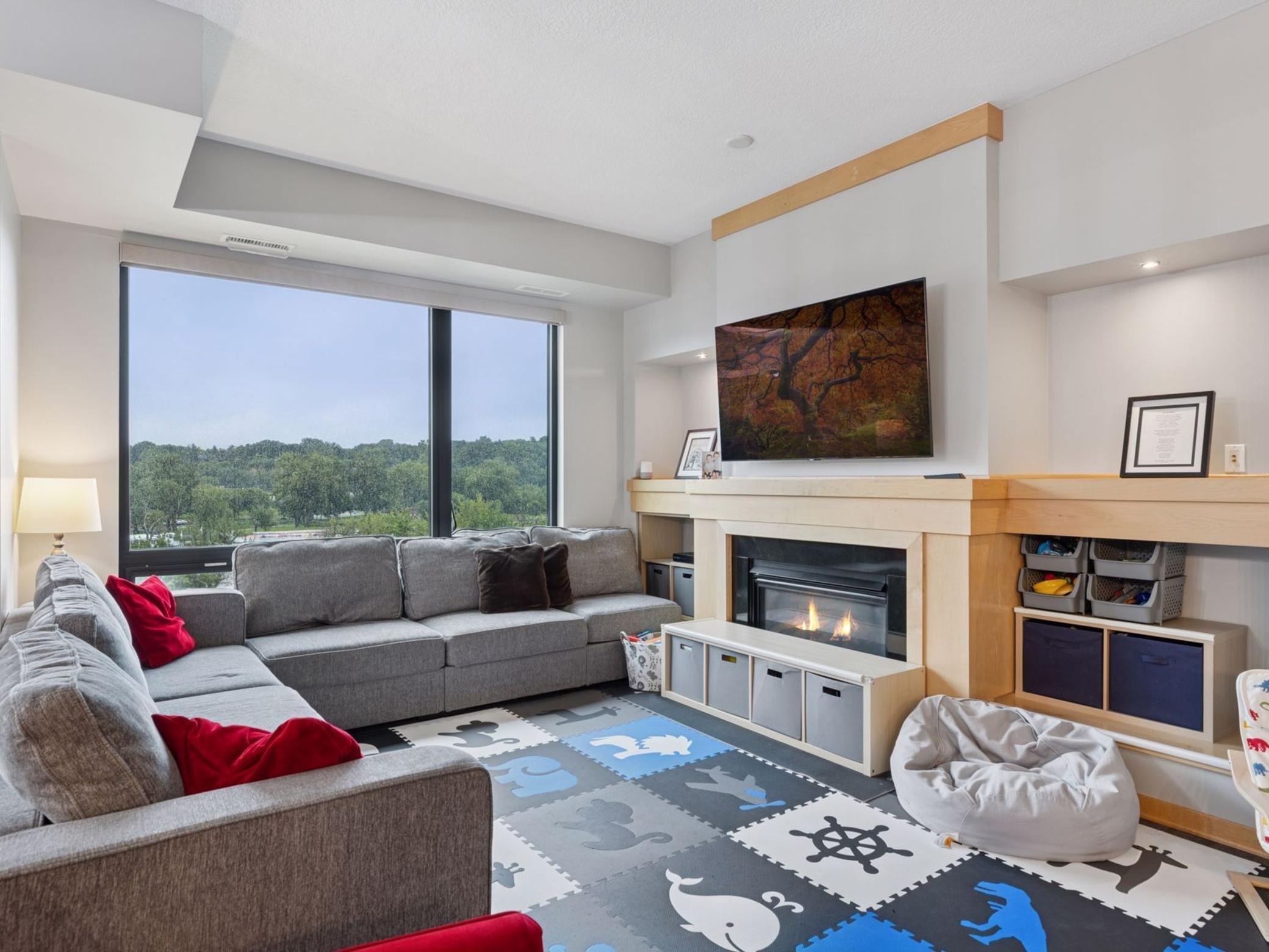 256 Spring Street Unit: 413