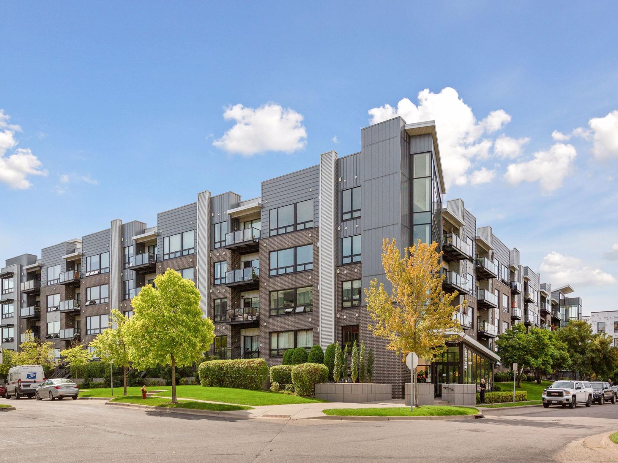 256 Spring Street Unit: 413