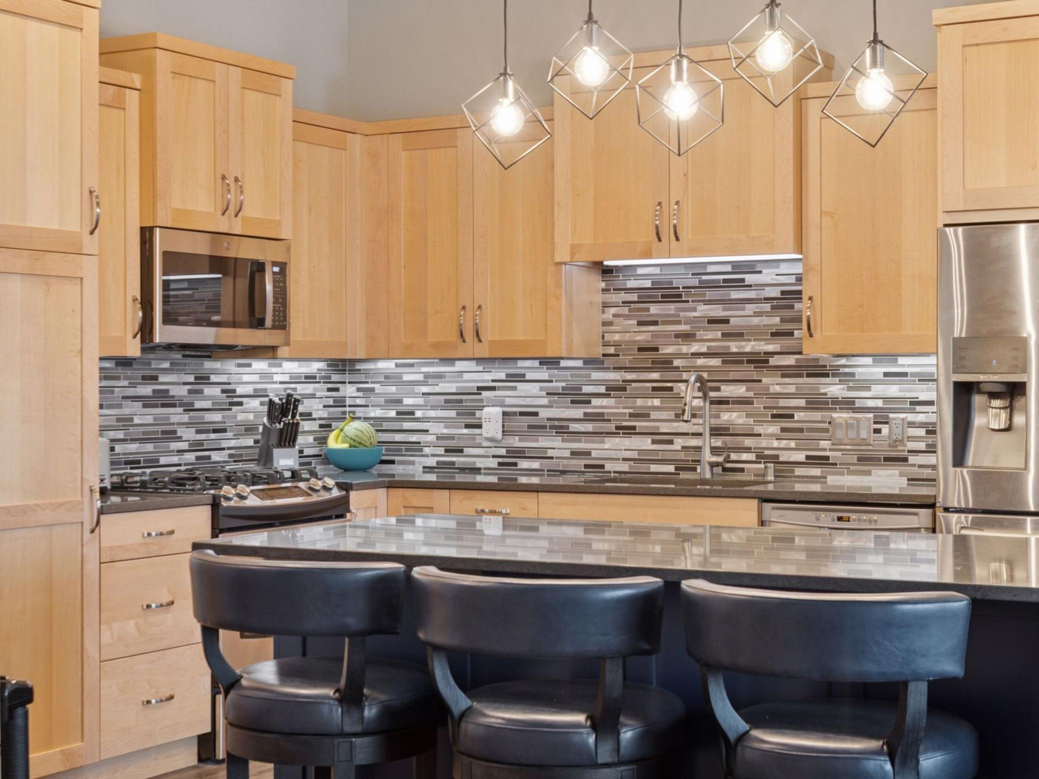 256 Spring Street Unit: 413