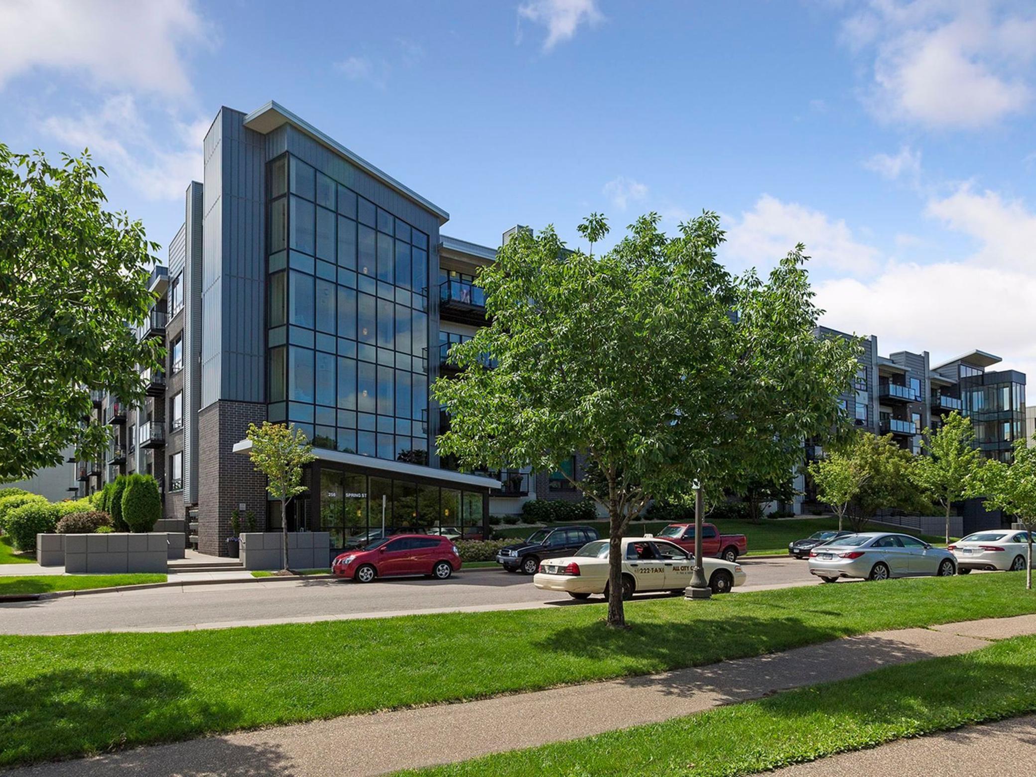 256 Spring Street Unit: 413