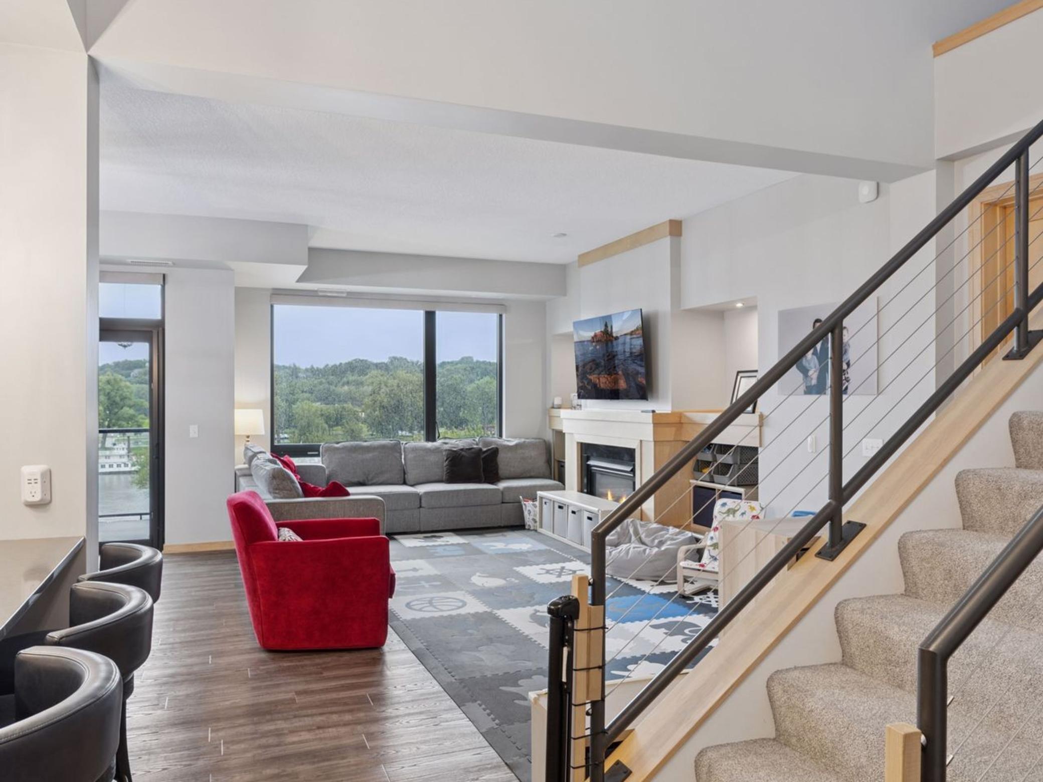 256 Spring Street Unit: 413