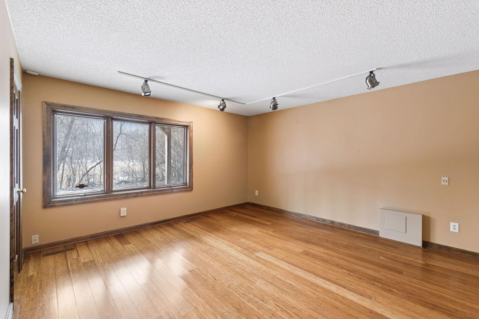 16787 Whittington Walk