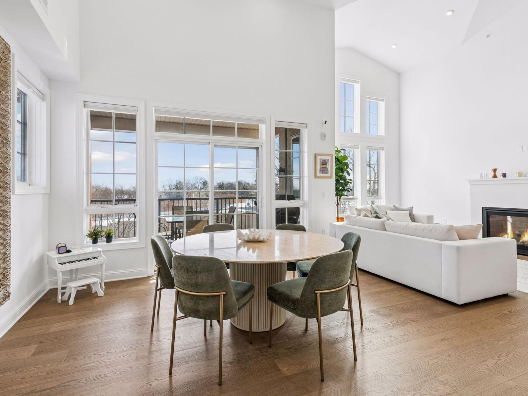 4901 Hawthorne Court Unit: 303