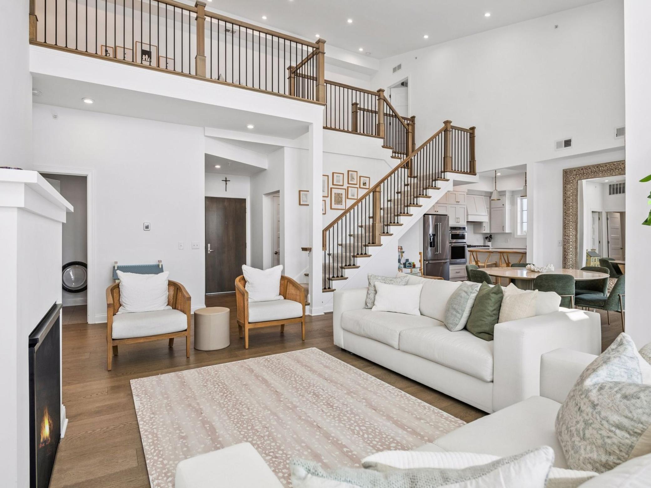 4901 Hawthorne Court Unit: 303