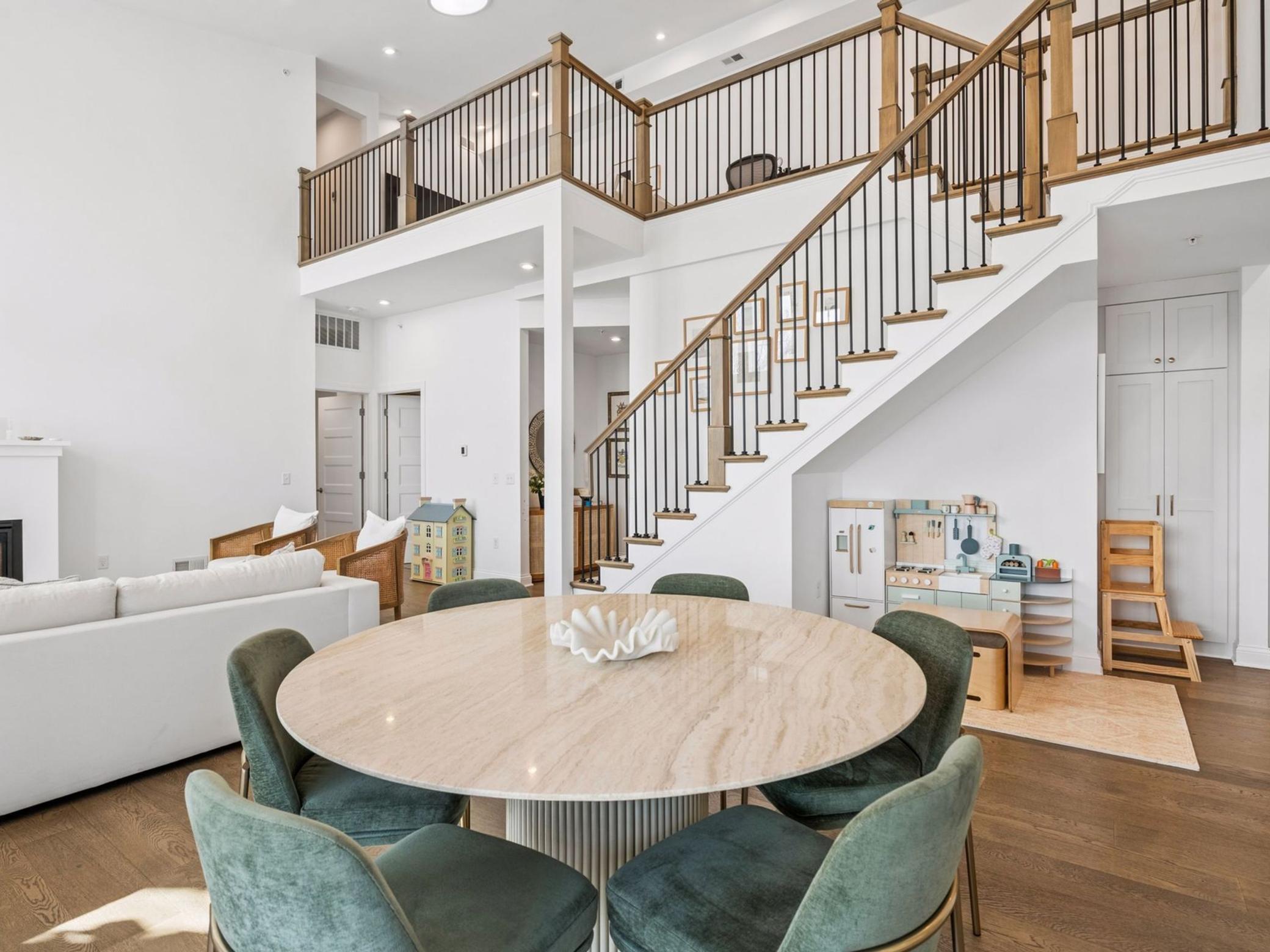 4901 Hawthorne Court Unit: 303