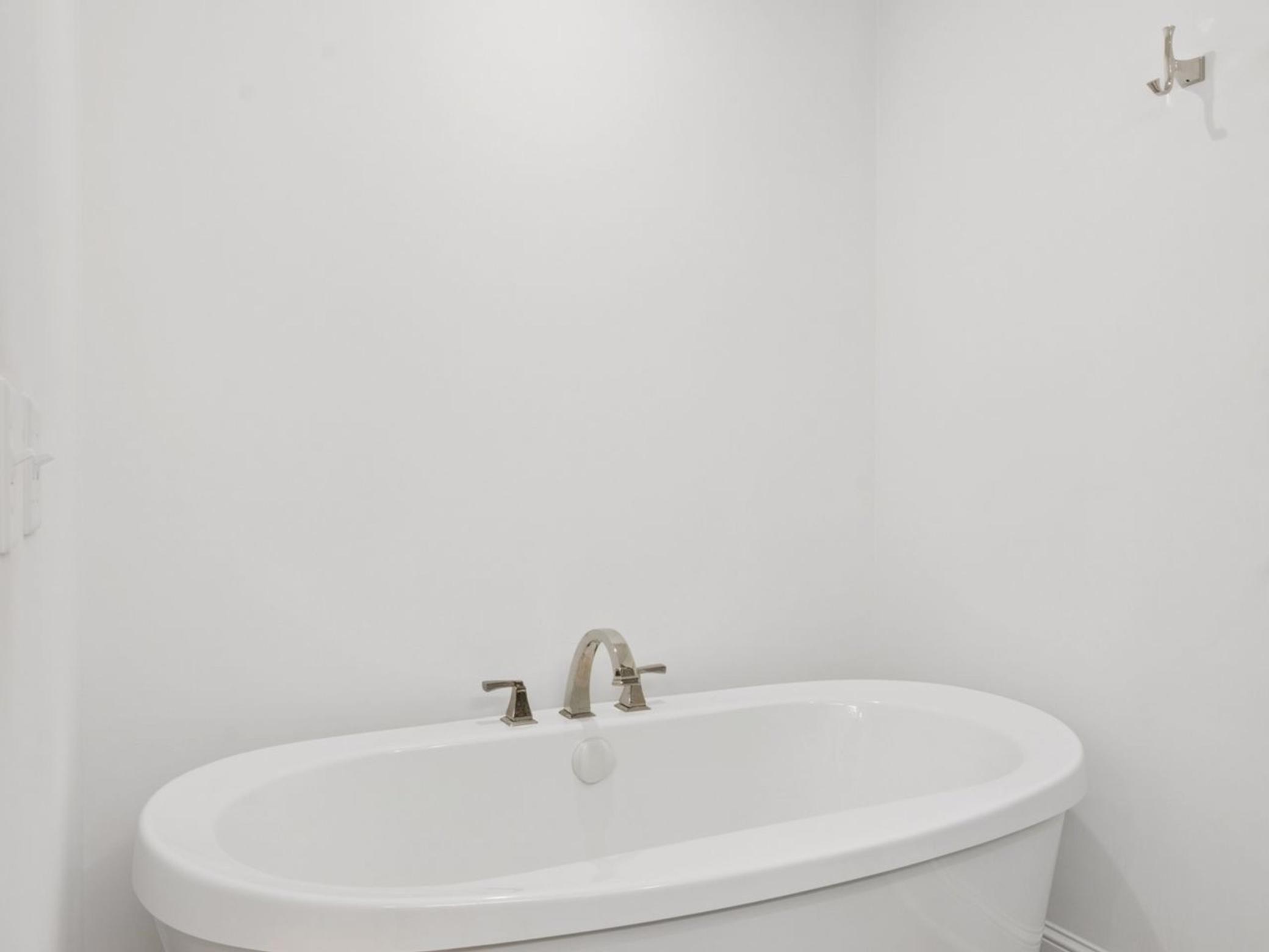 4901 Hawthorne Court Unit: 303