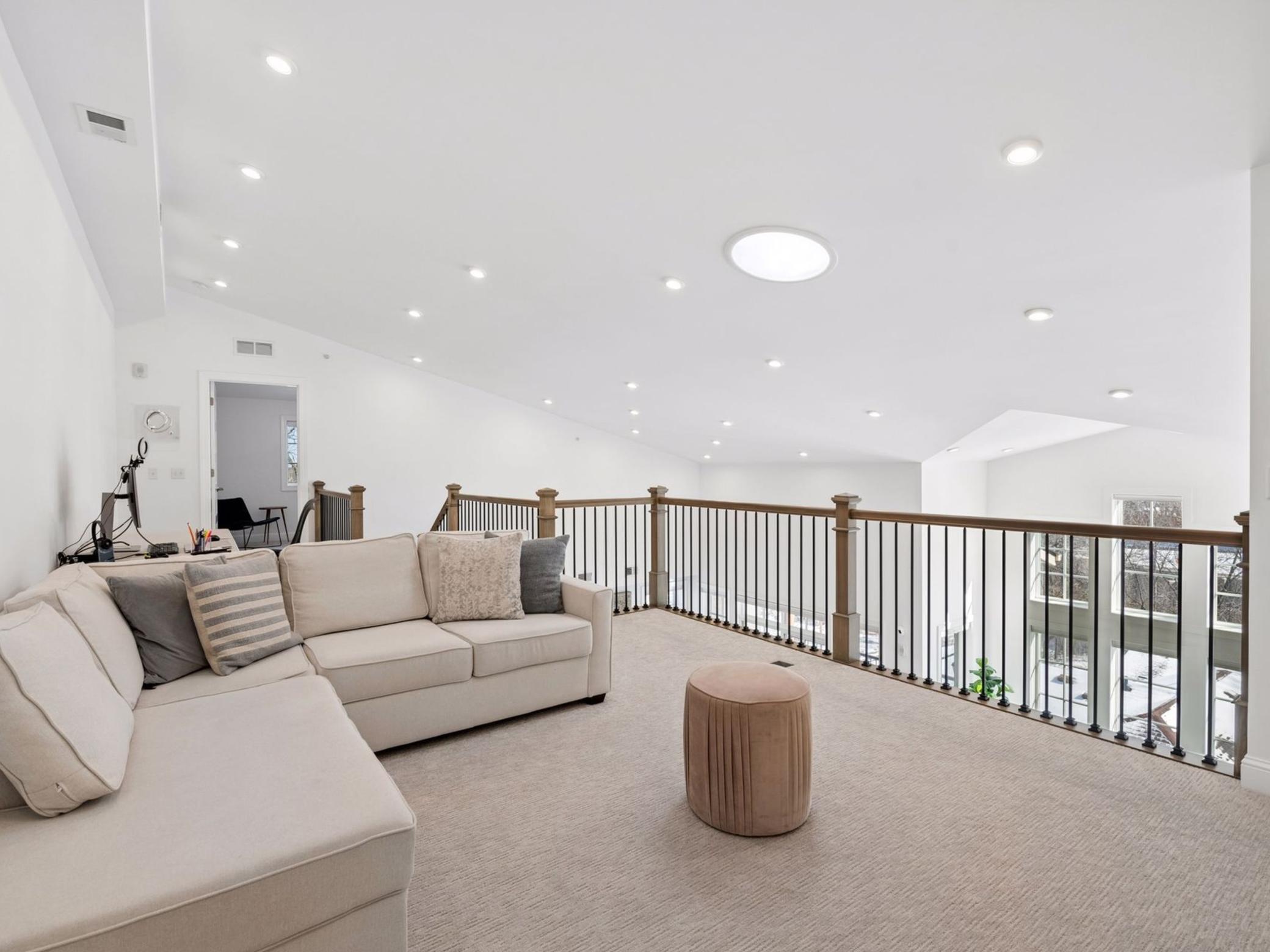 4901 Hawthorne Court Unit: 303