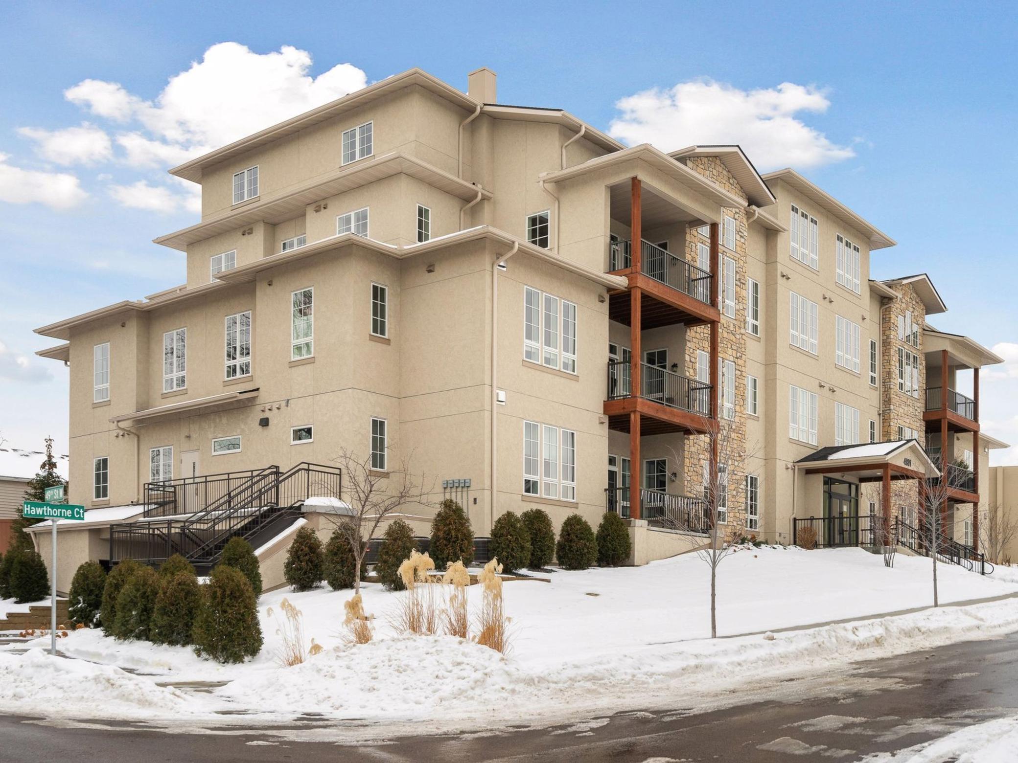 4901 Hawthorne Court Unit: 303