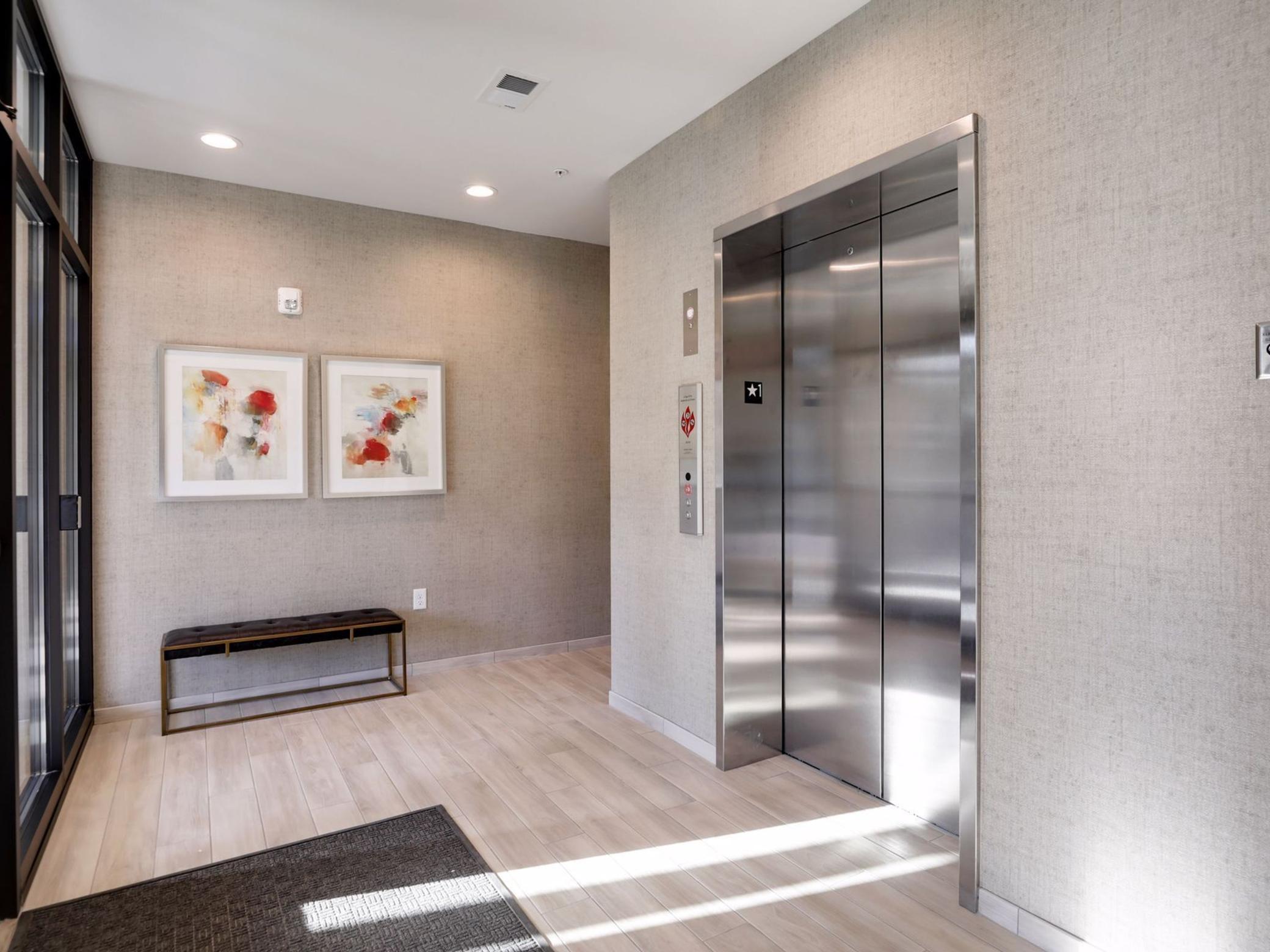 4901 Hawthorne Court Unit: 303