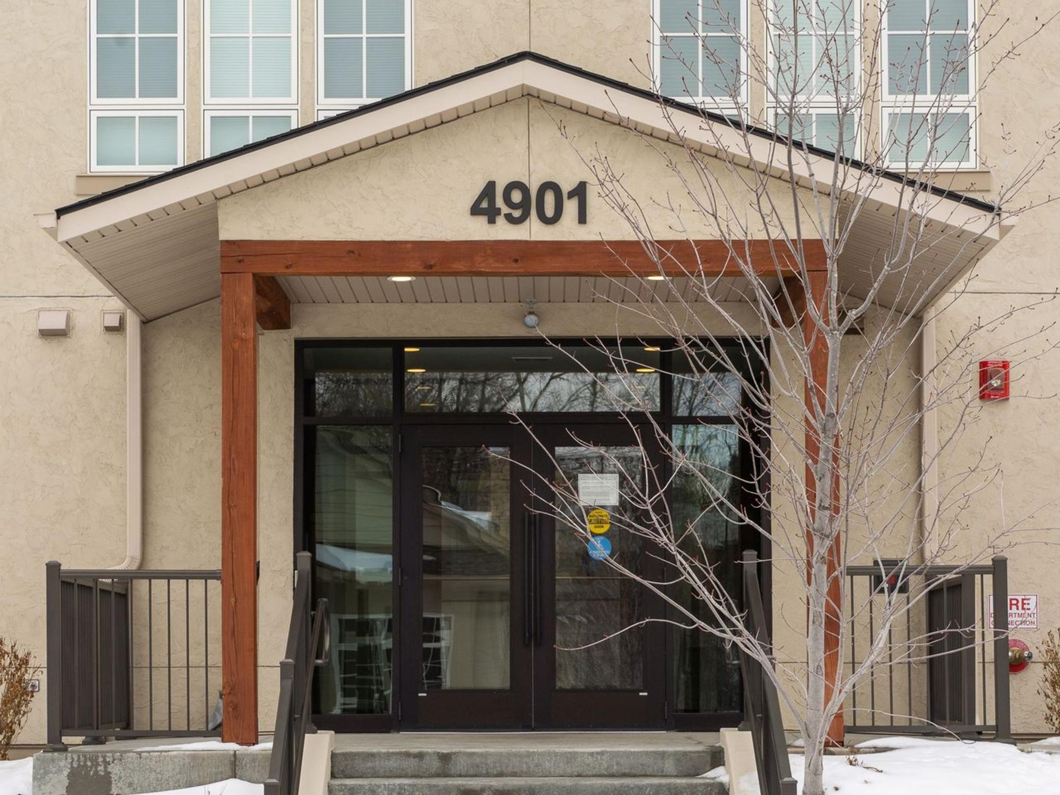 4901 Hawthorne Court Unit: 303