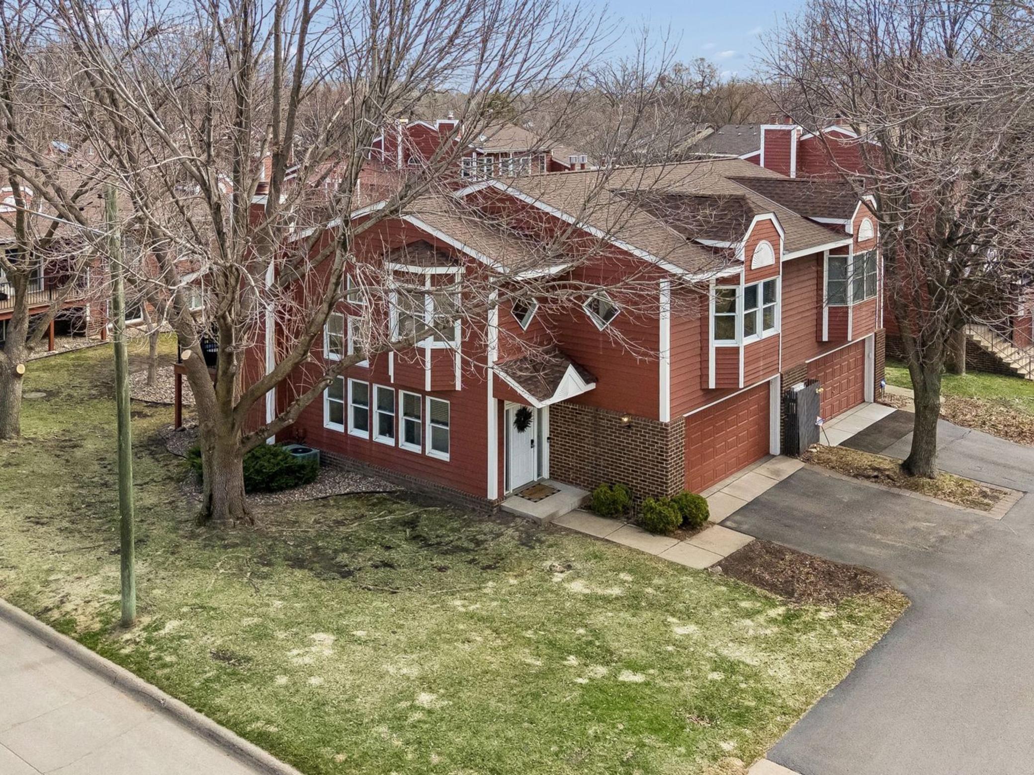 3349 Saint Louis Avenue