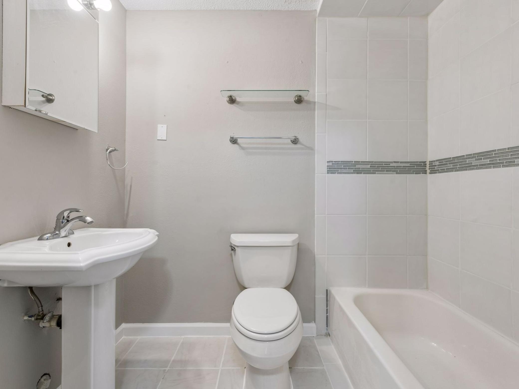7675 142nd Street W Unit: 109