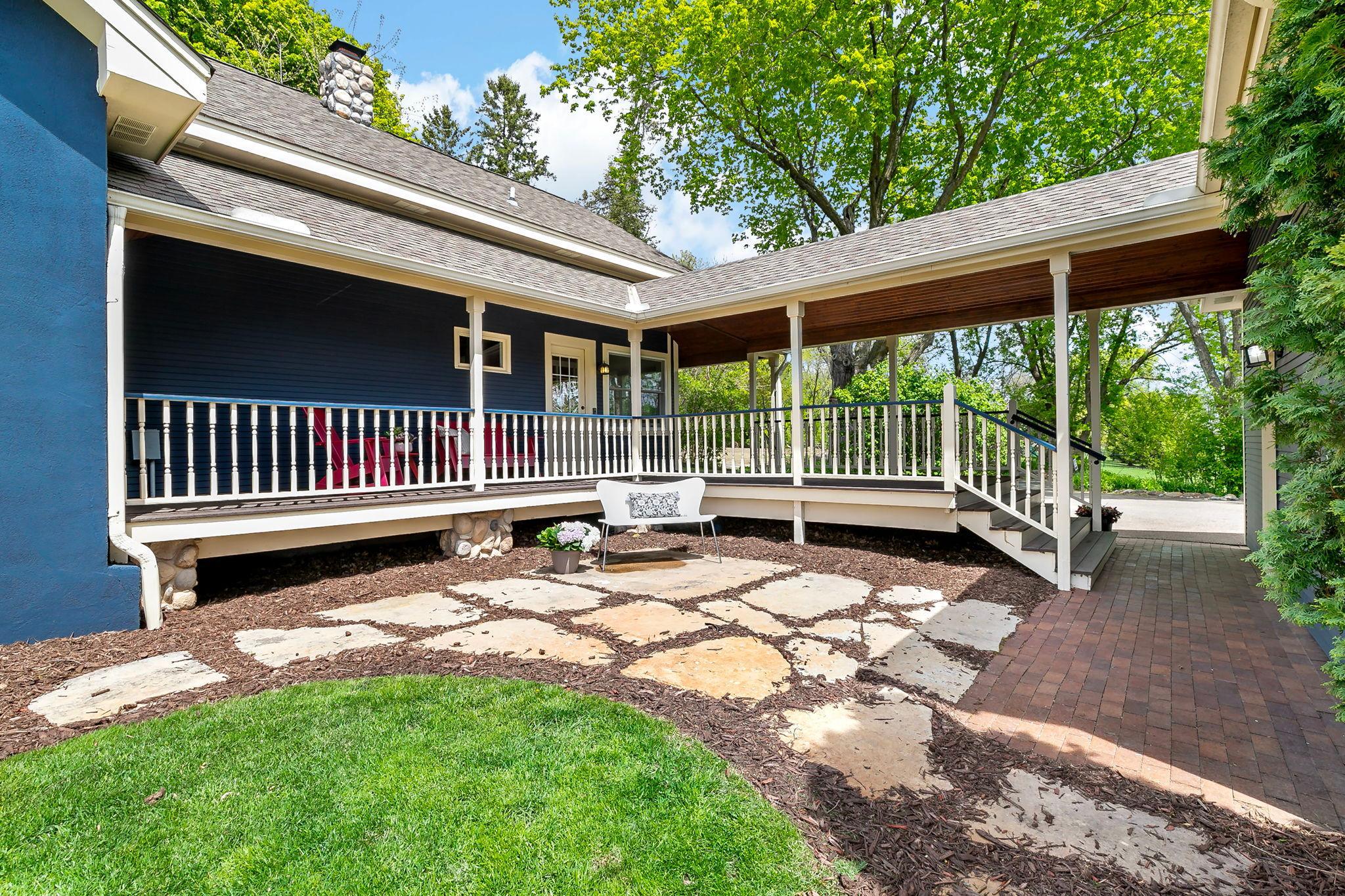 5830 Club Lane