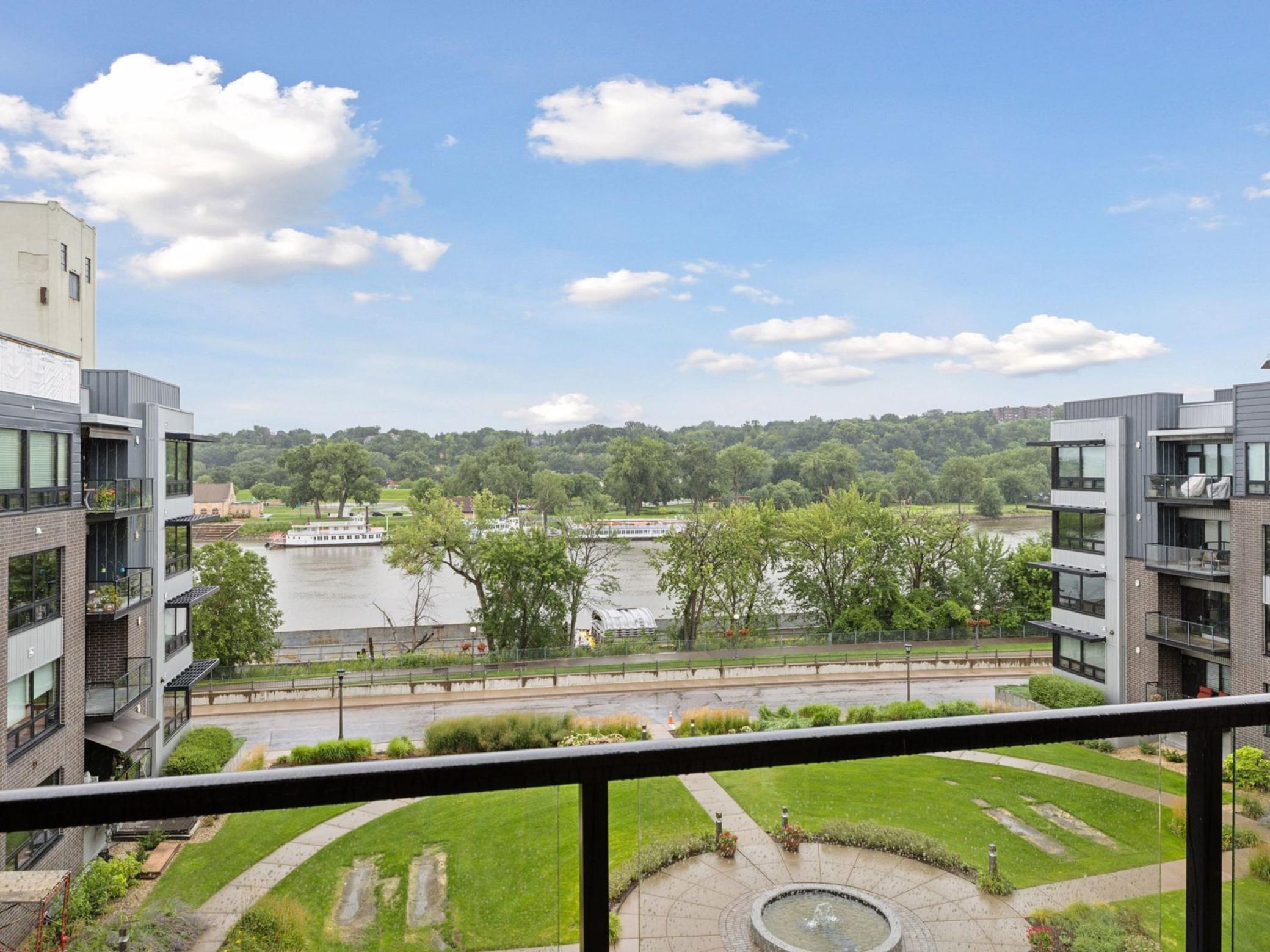 256 Spring Street Unit: 413