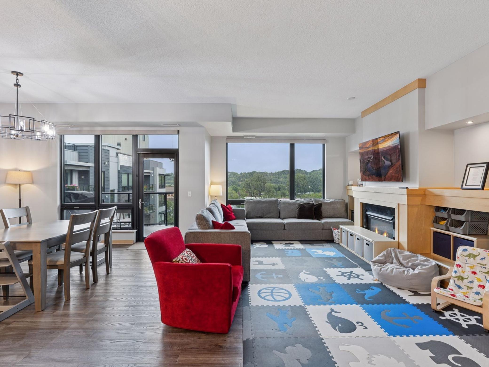 256 Spring Street Unit: 413