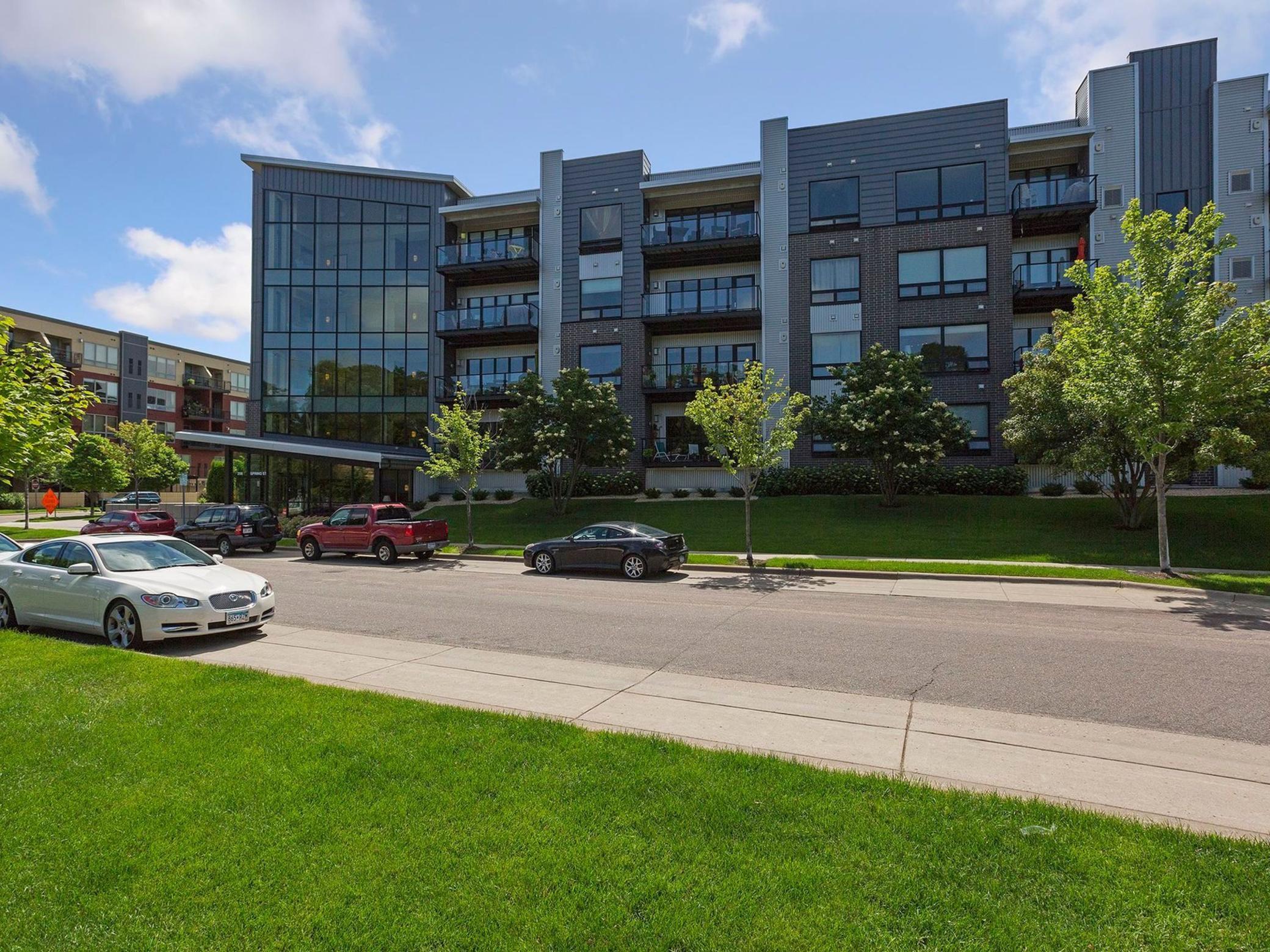 256 Spring Street Unit: 413