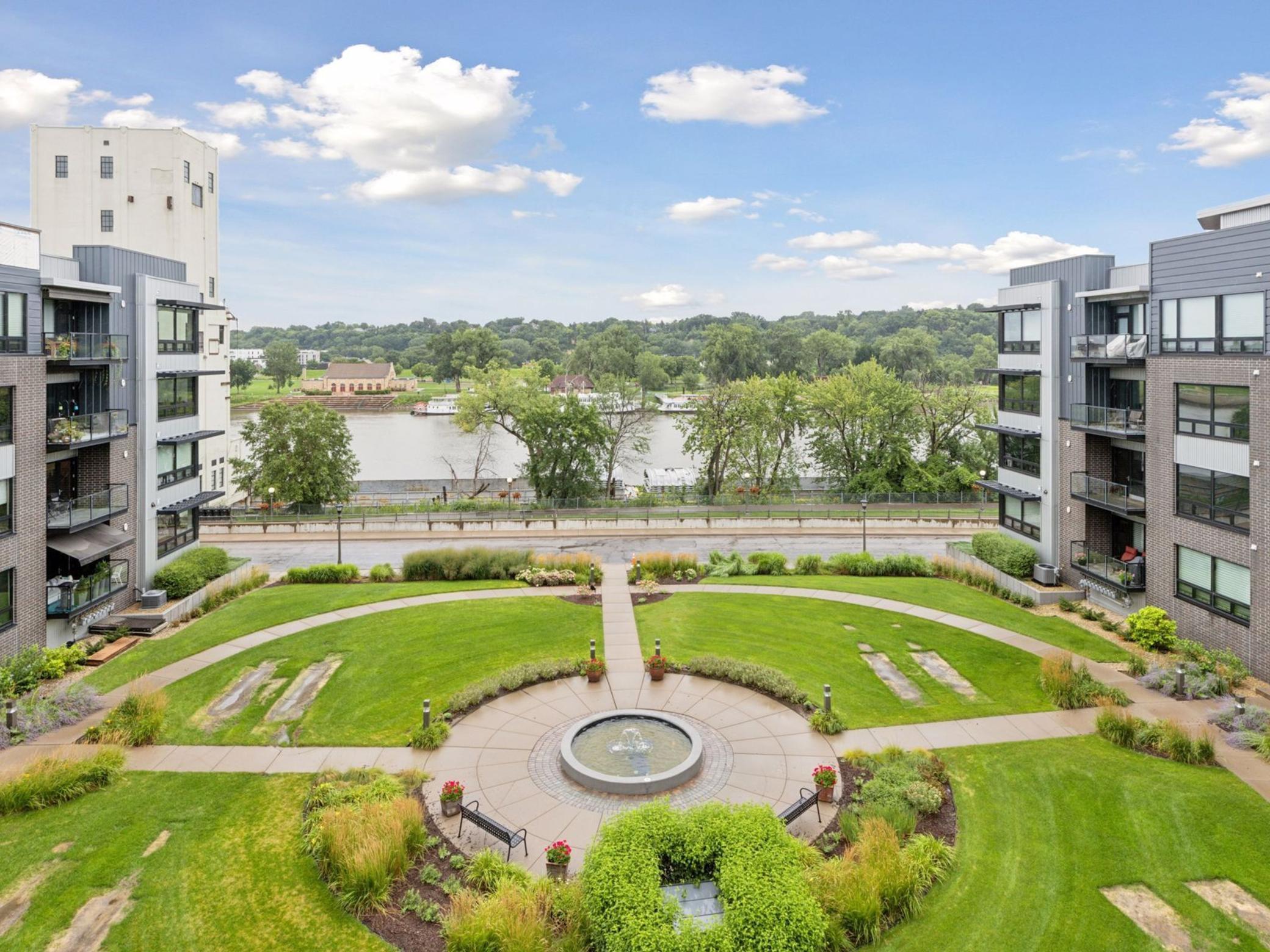 256 Spring Street Unit: 413