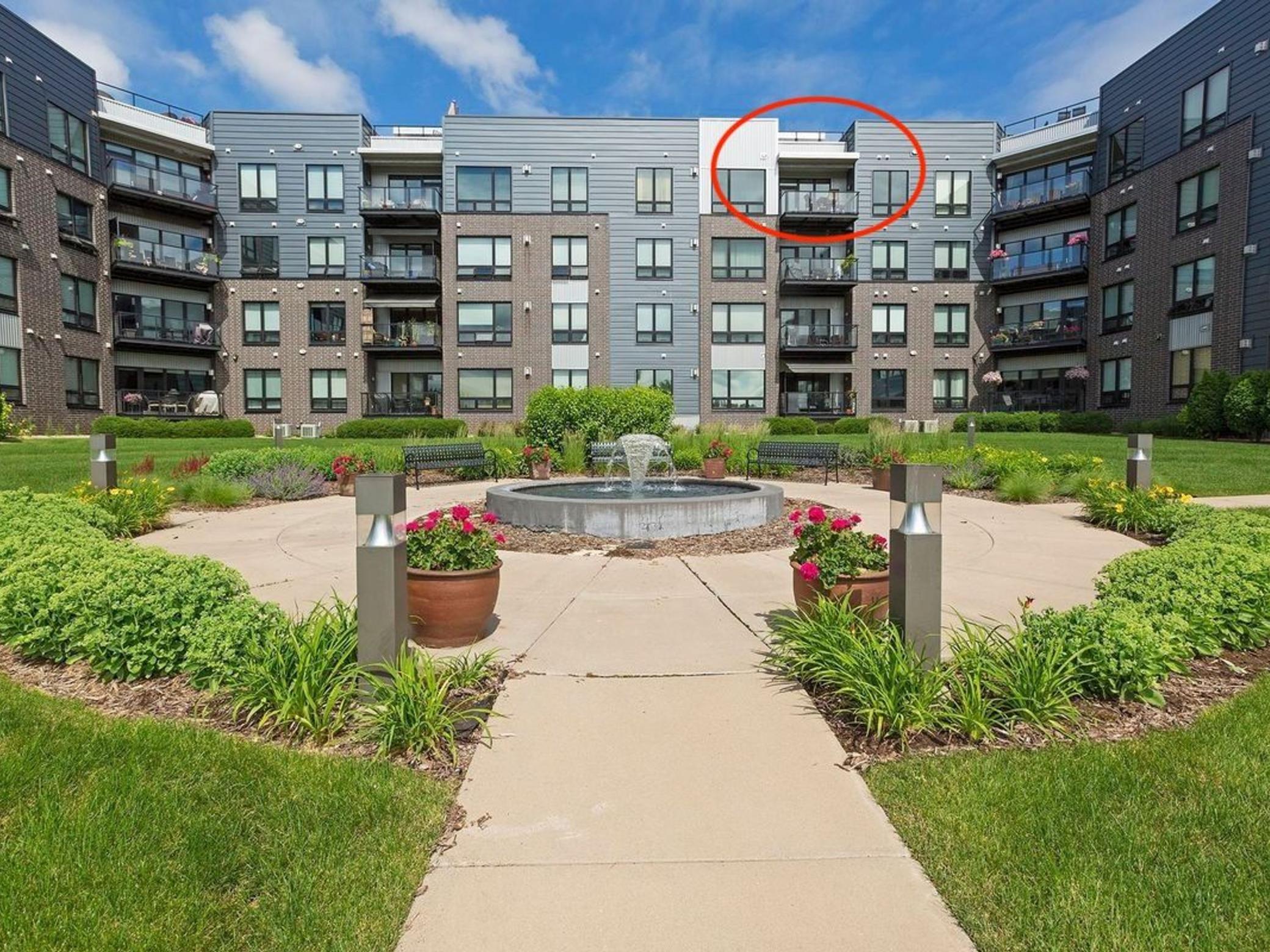 256 Spring Street Unit: 413