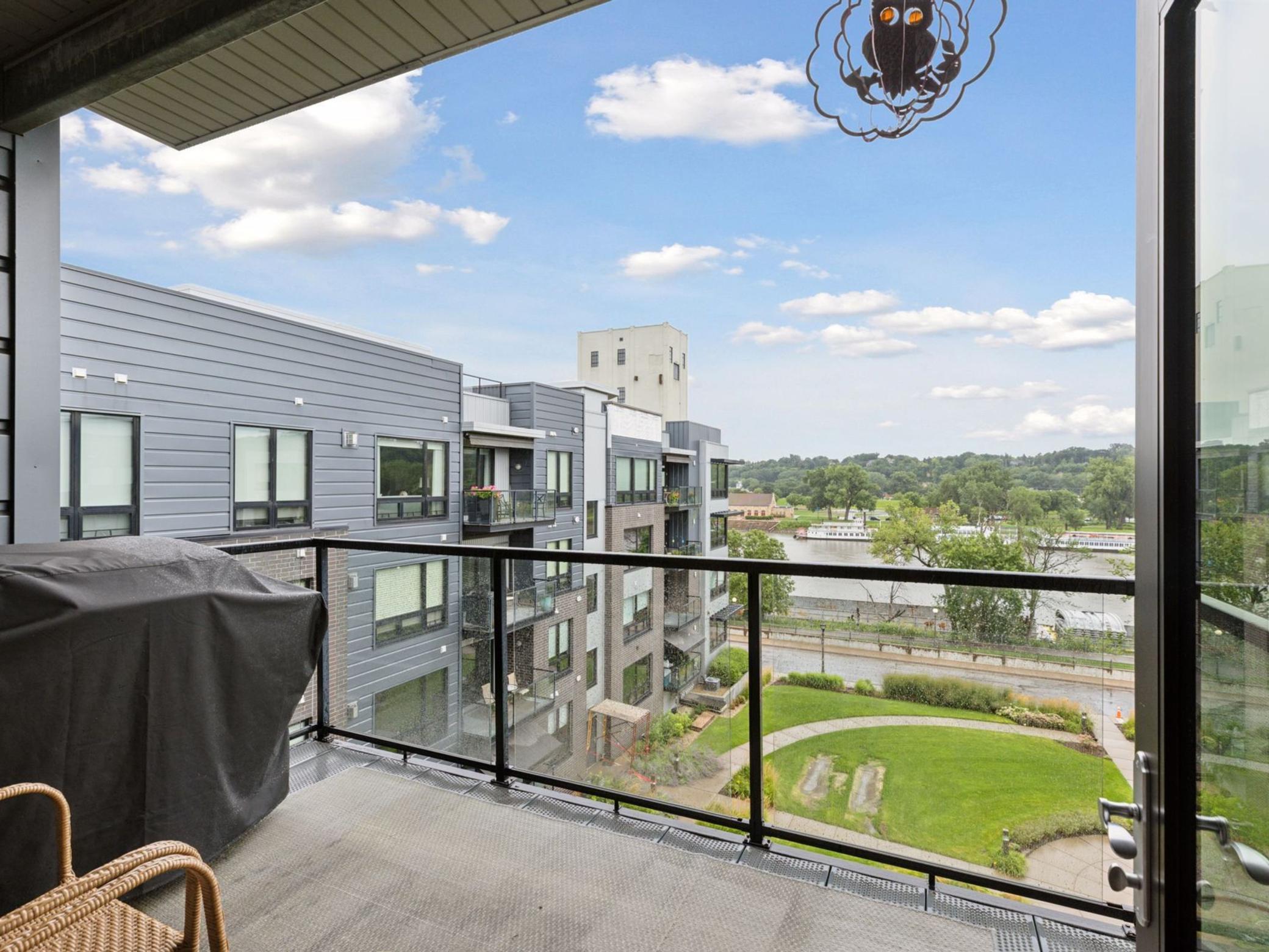 256 Spring Street Unit: 413