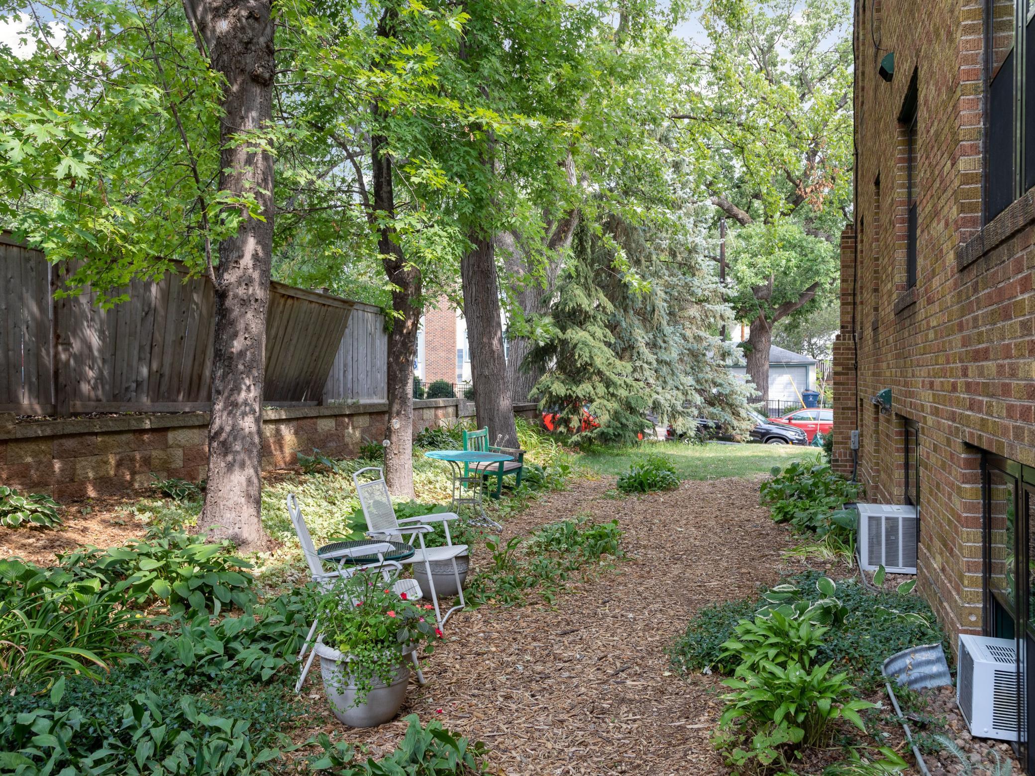 3815 Glendale Terrace Unit: 2
