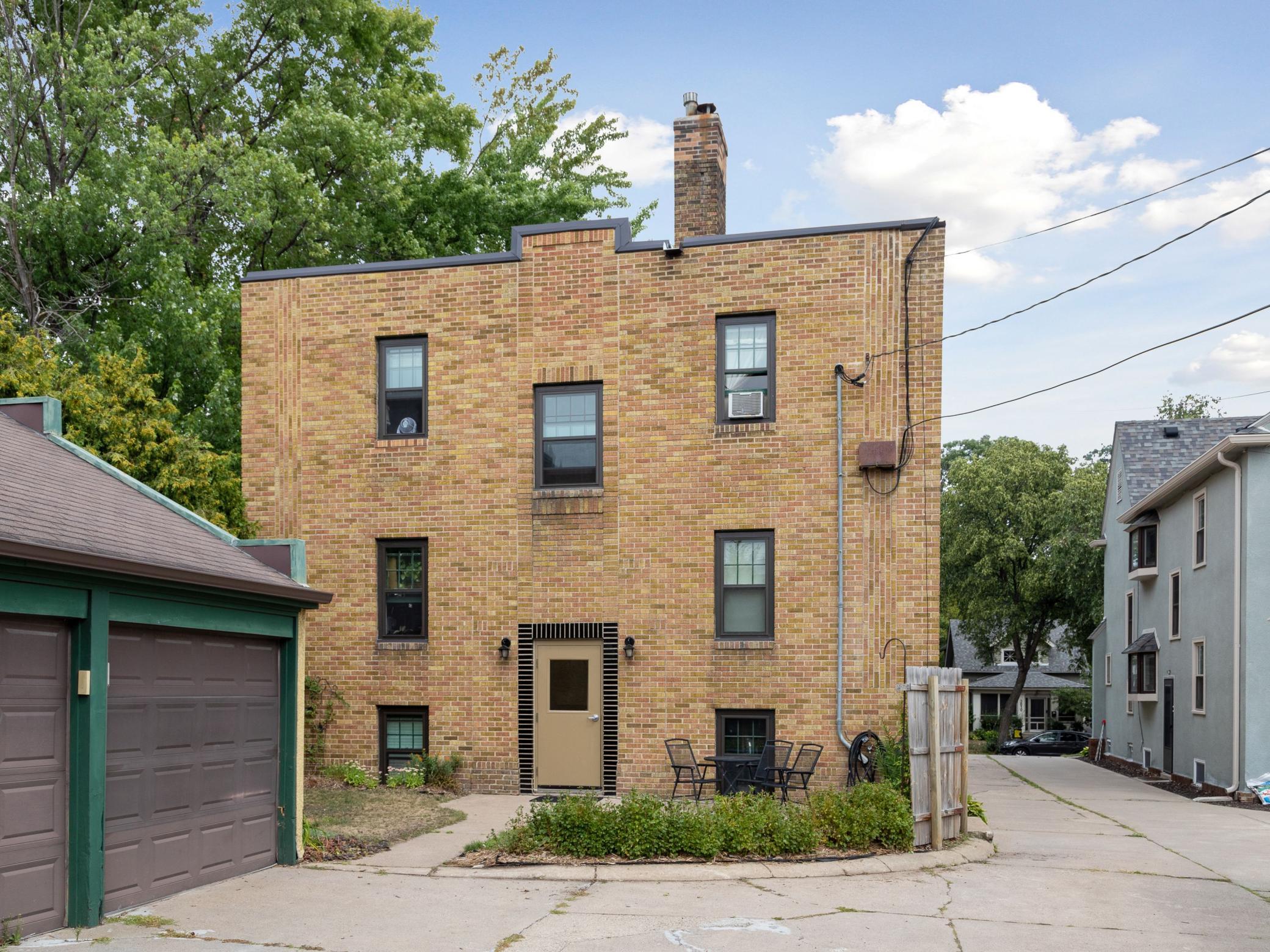 3815 Glendale Terrace Unit: 2