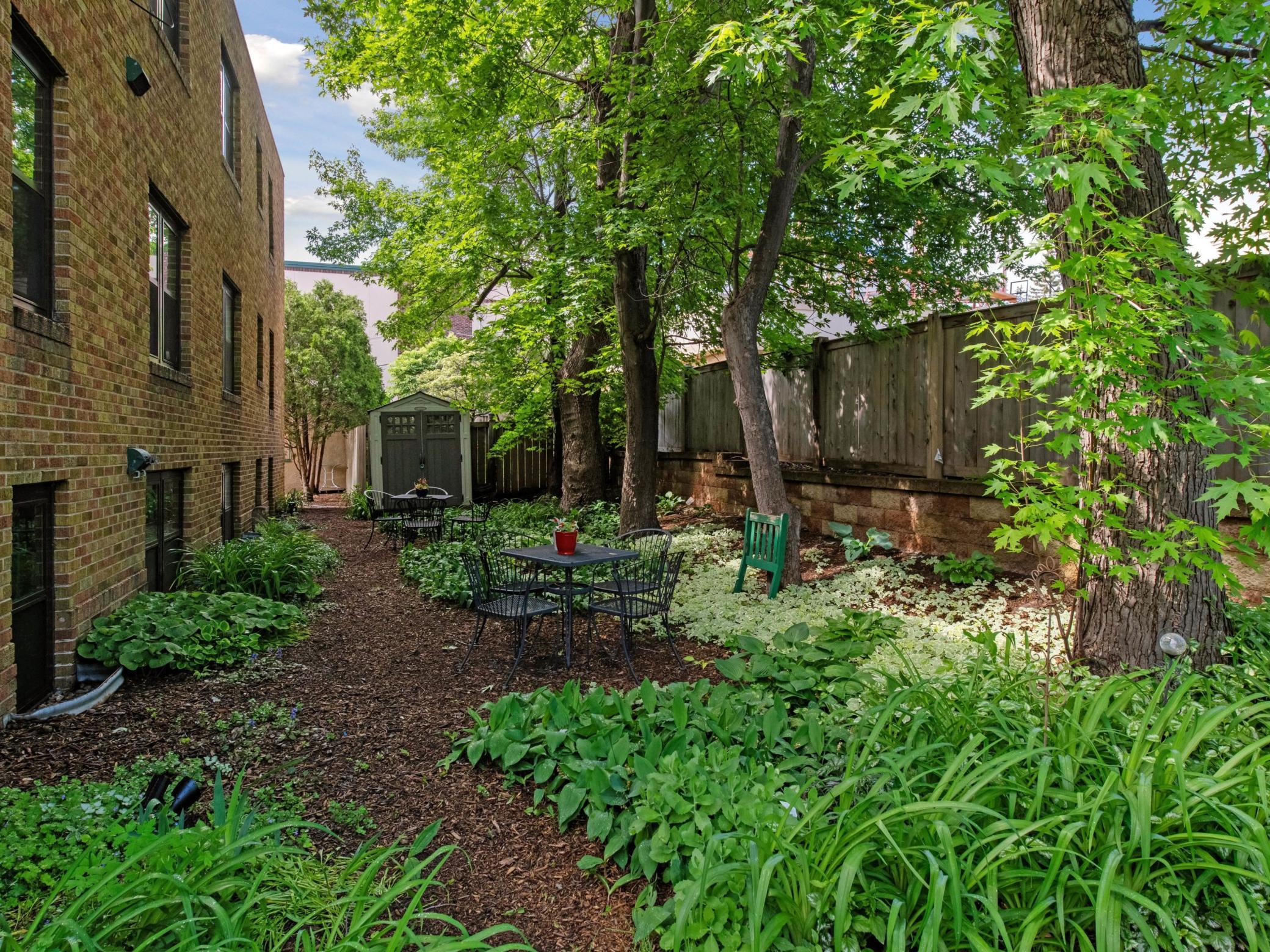 3815 Glendale Terrace Unit: 2