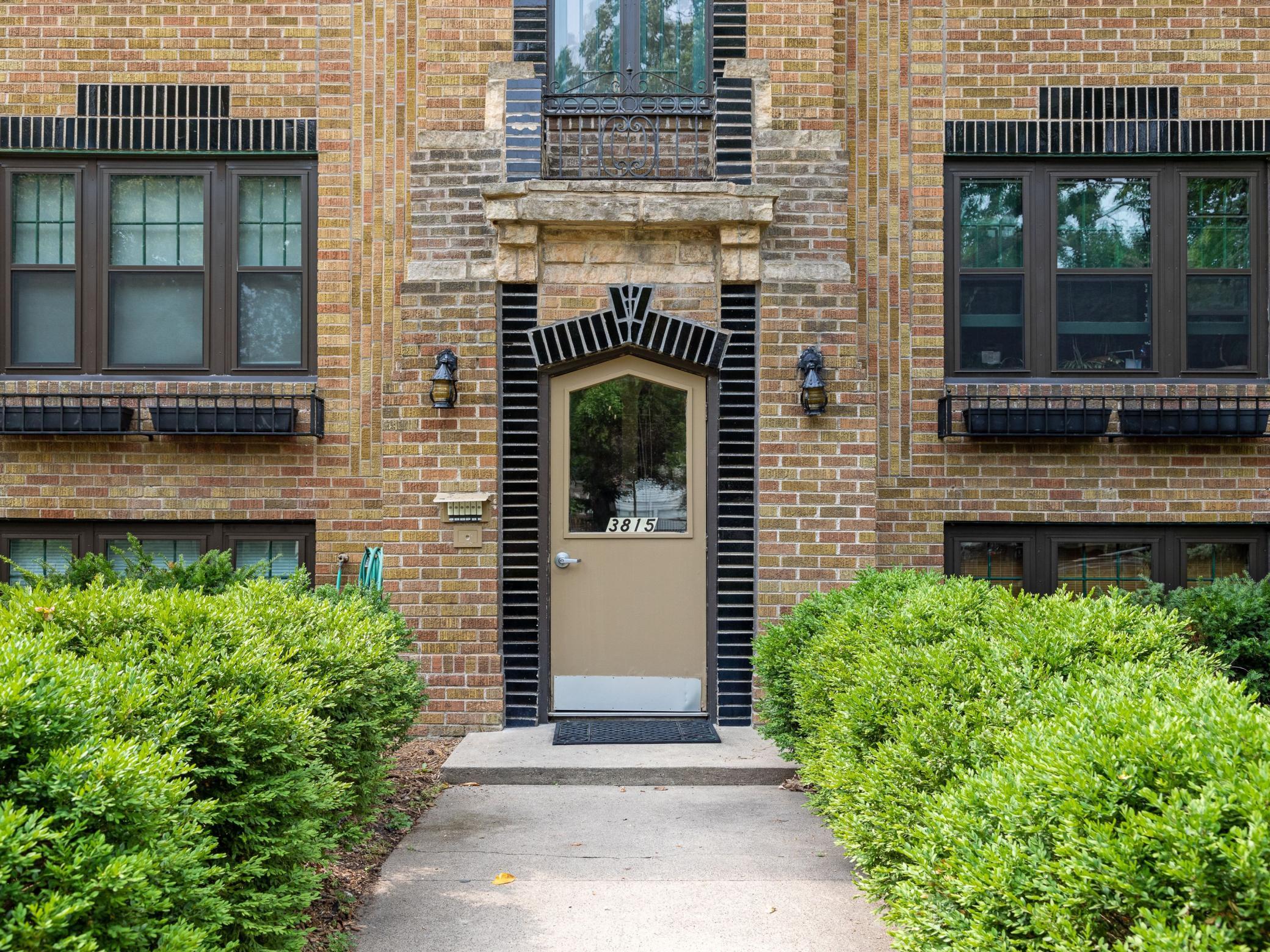 3815 Glendale Terrace Unit: 2