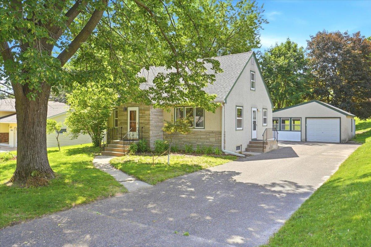 568 Shryer Avenue W
