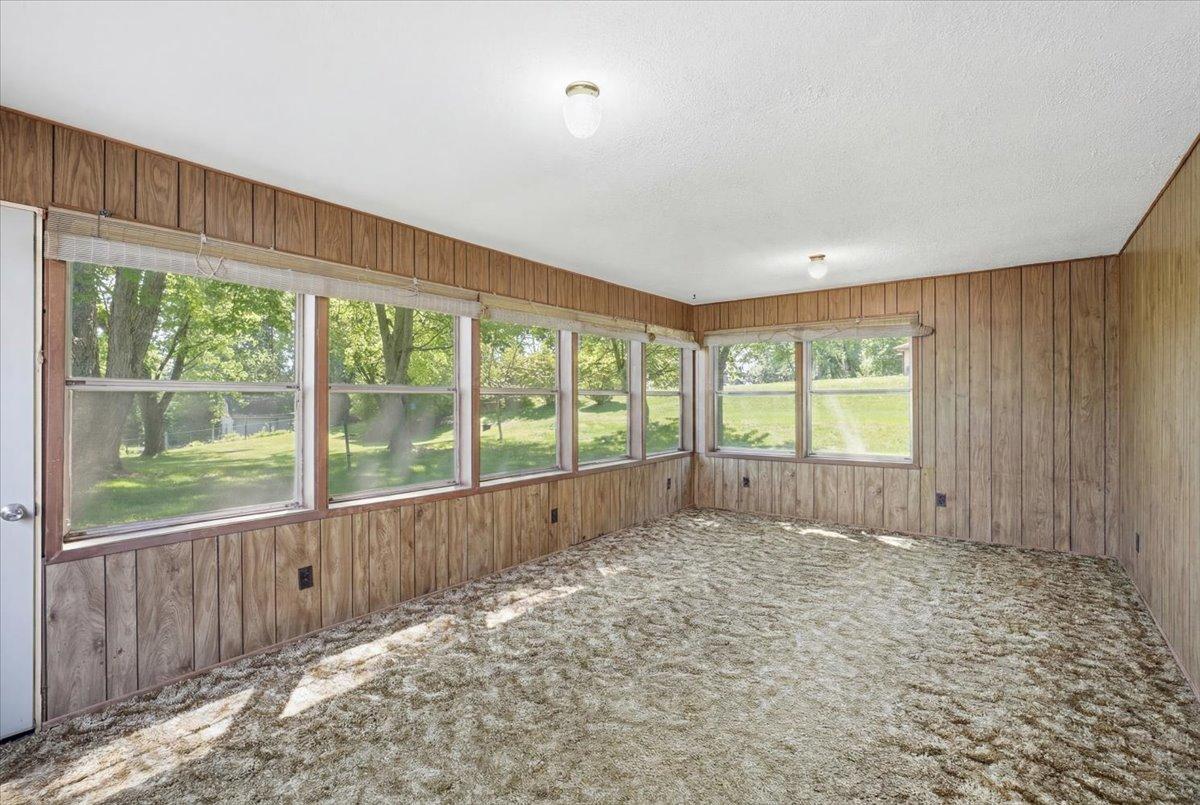 568 Shryer Avenue W
