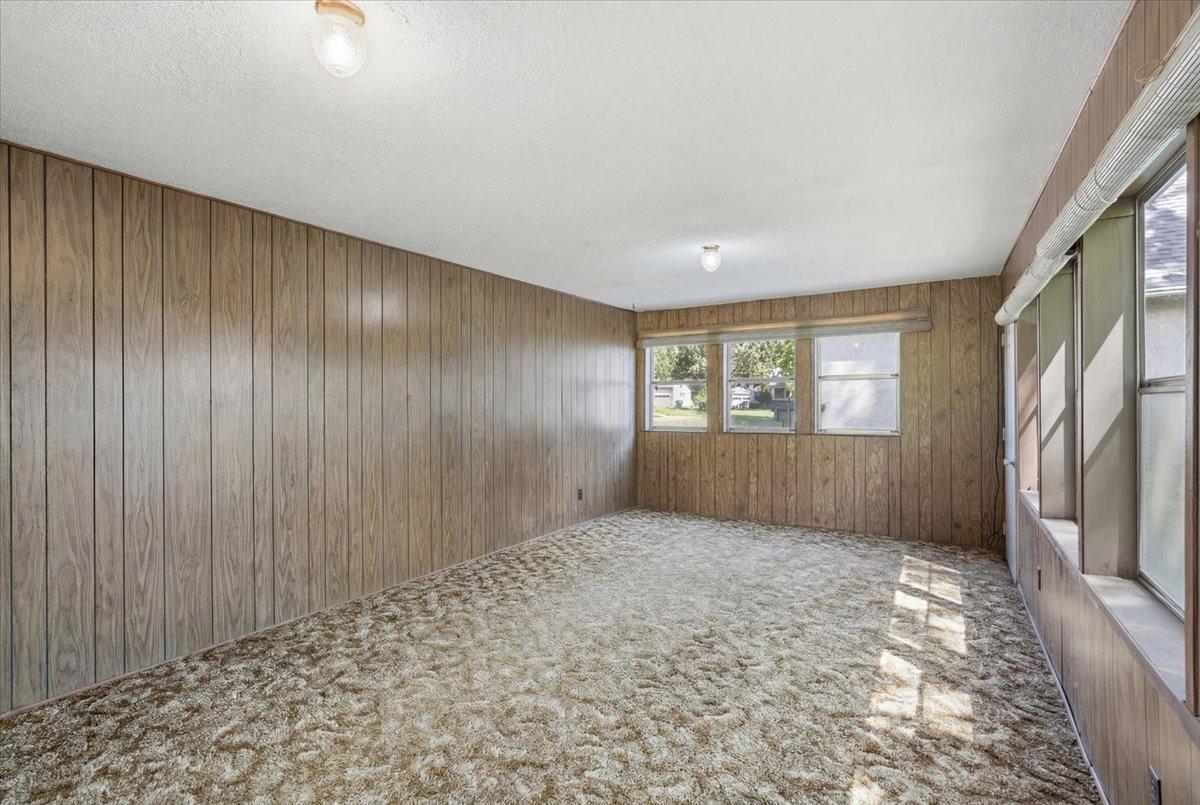 568 Shryer Avenue W