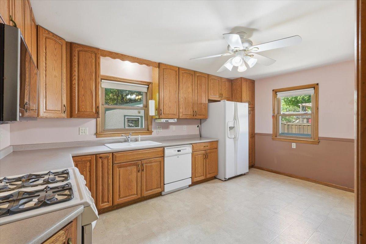 568 Shryer Avenue W