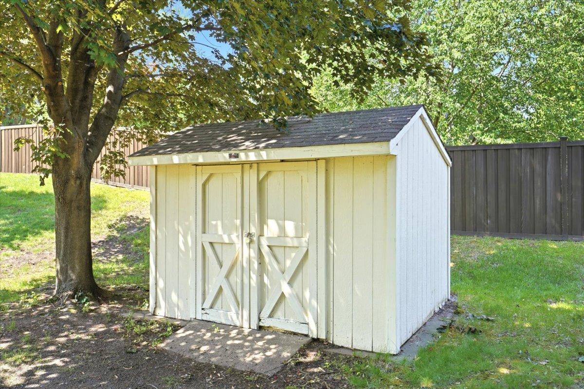 568 Shryer Avenue W