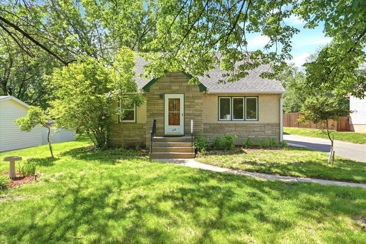 568 Shryer Avenue W