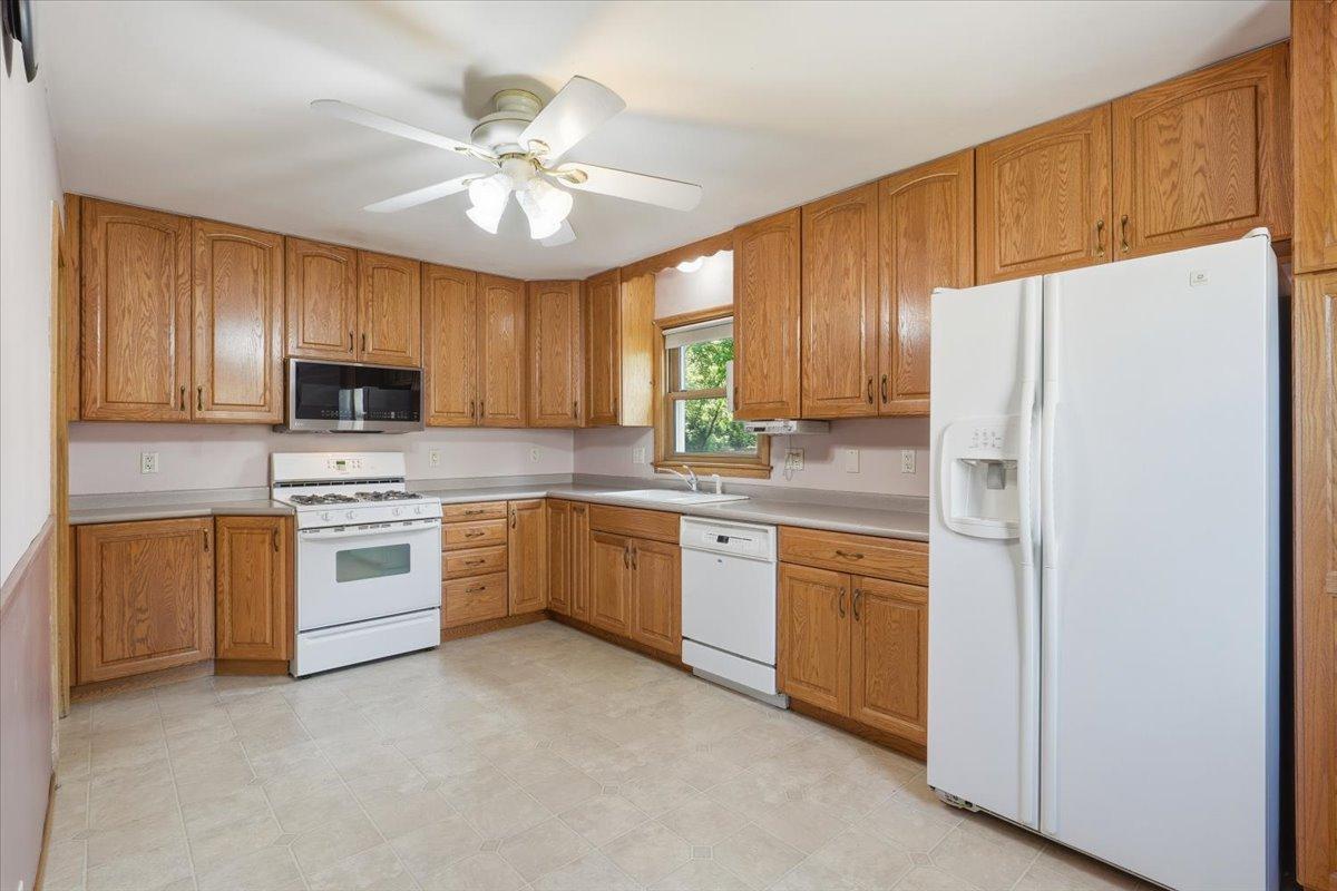 568 Shryer Avenue W