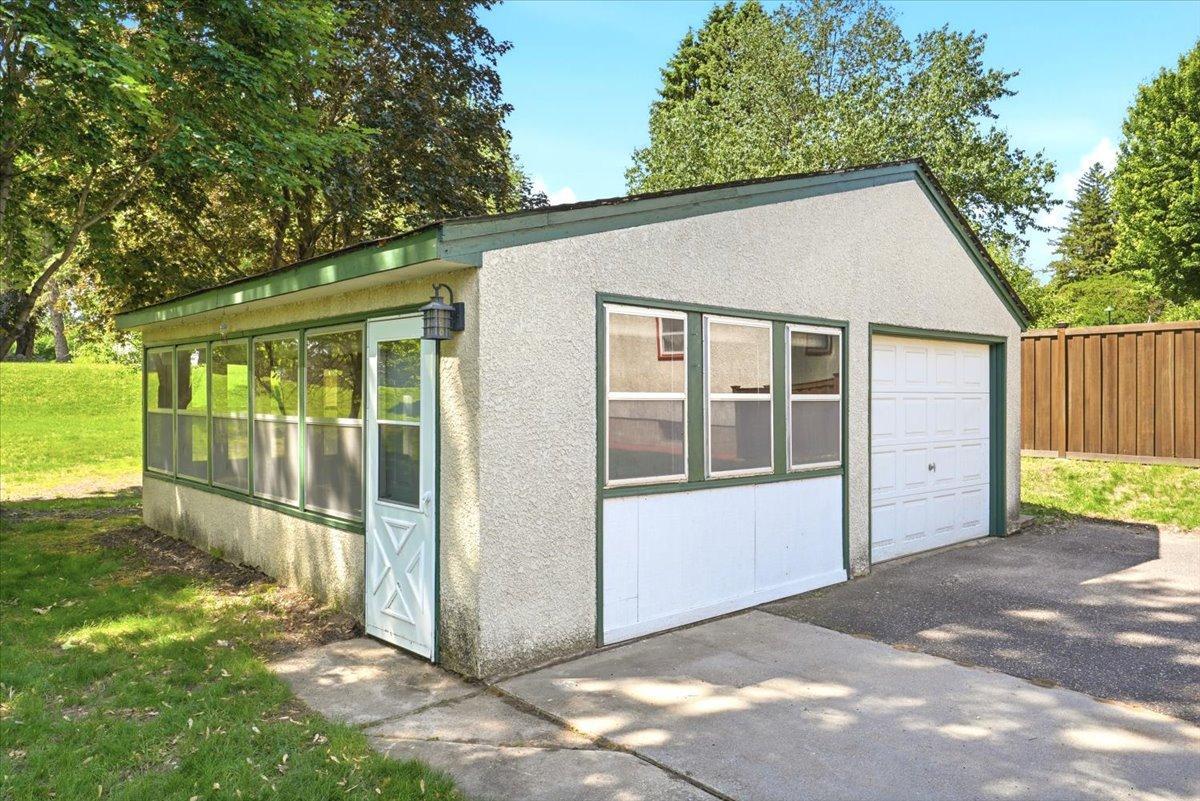 568 Shryer Avenue W