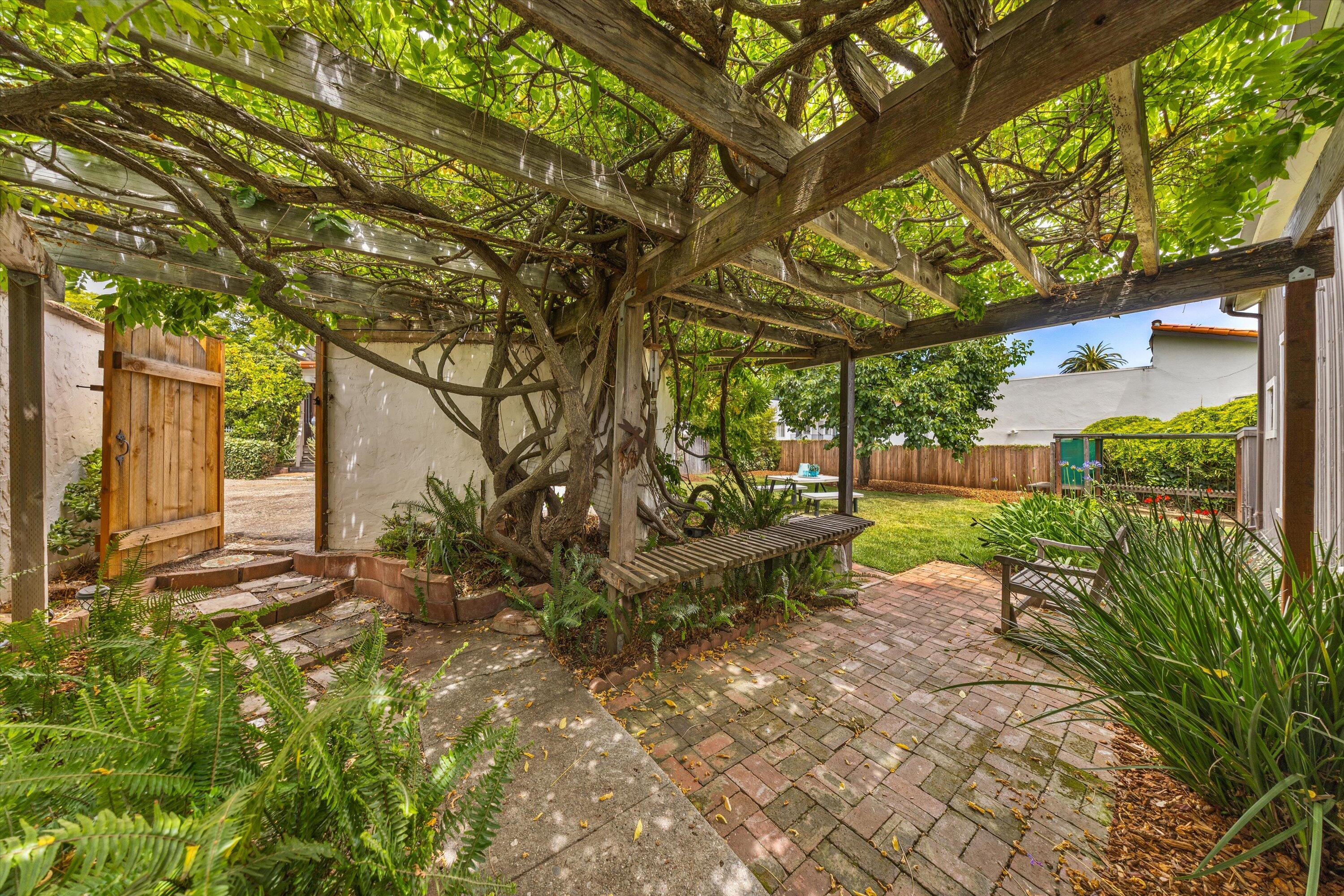 1515 Santa Barbara Street