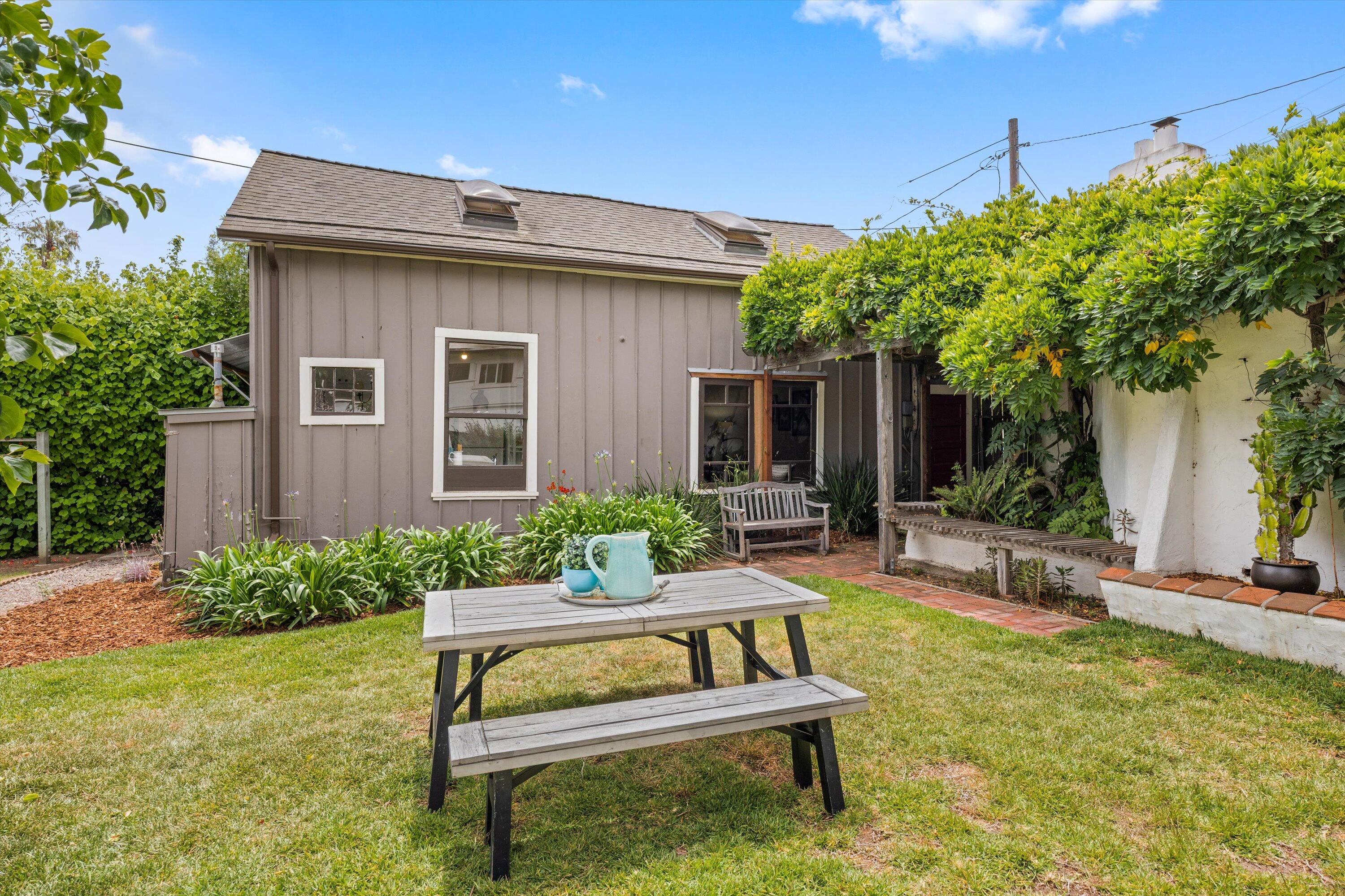 1515 Santa Barbara Street