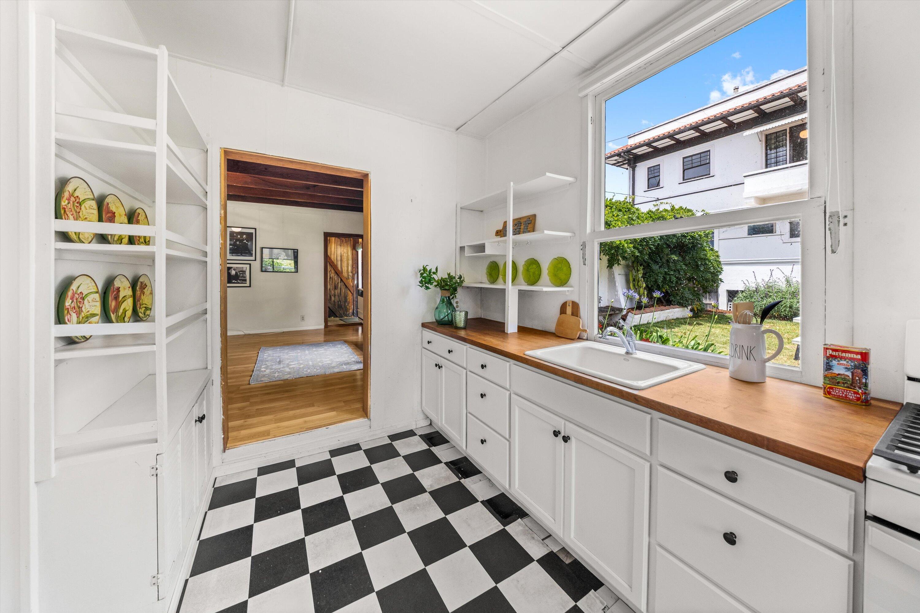 1515 Santa Barbara Street