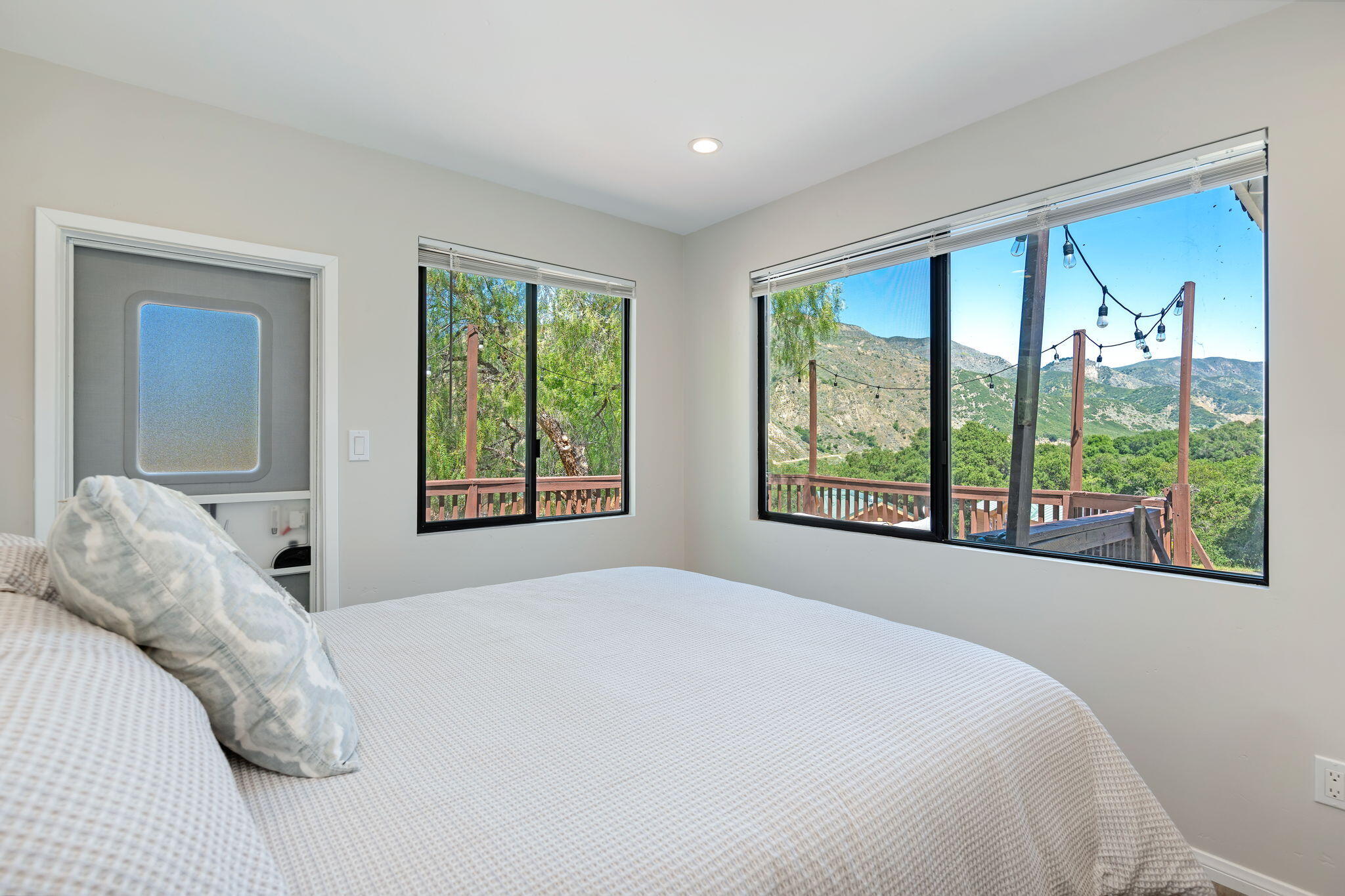 3750 Paradise Road 96