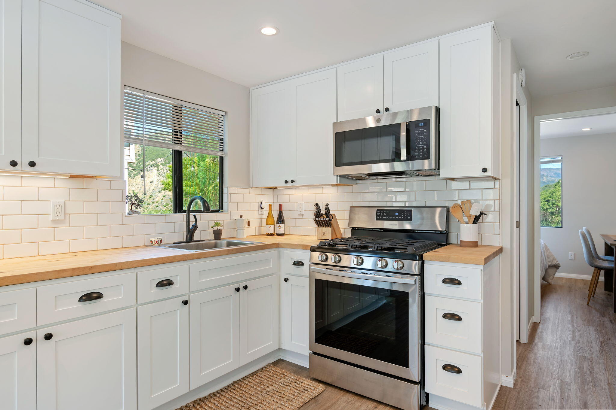 3750 Paradise Road 96