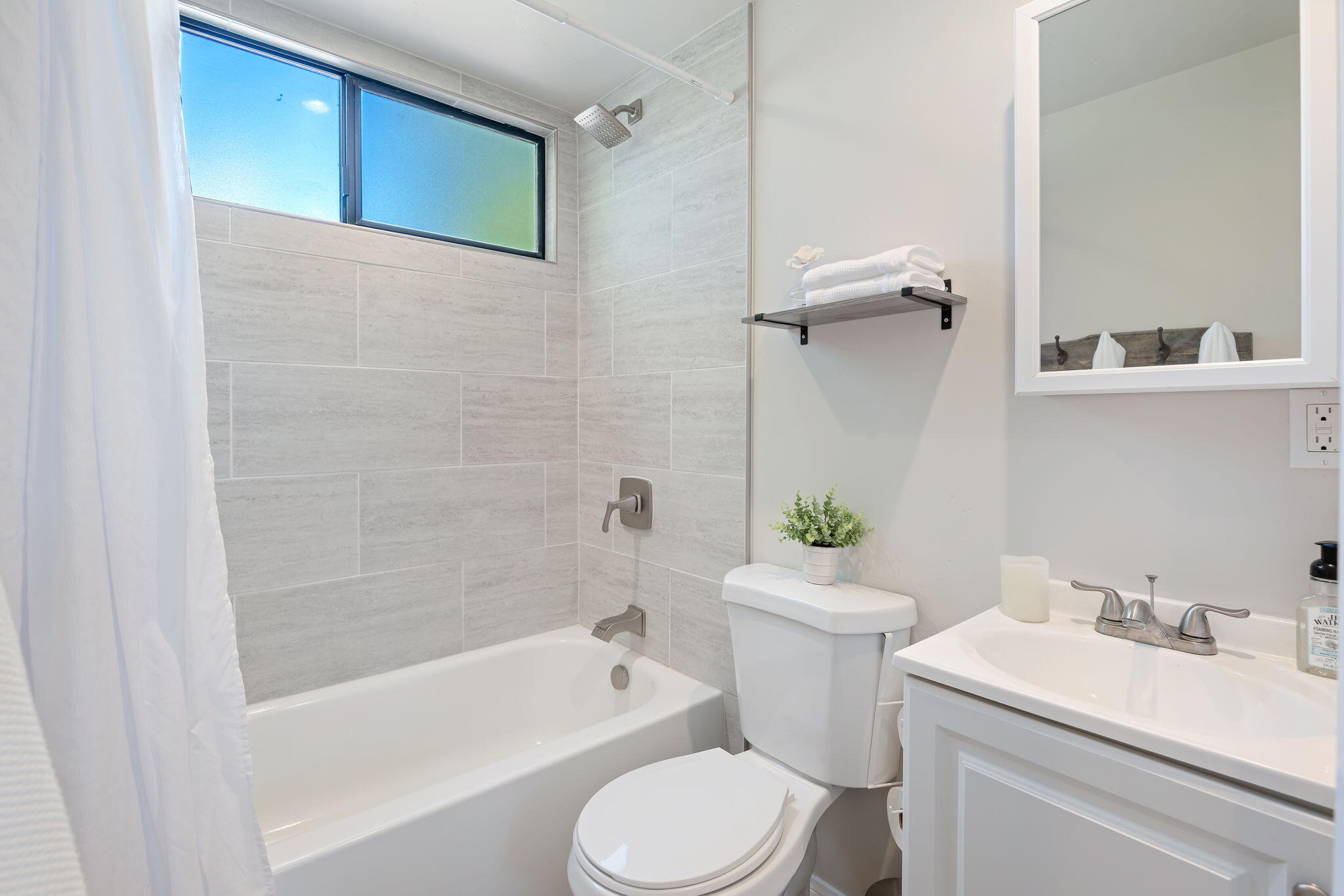 3750 Paradise Road 96