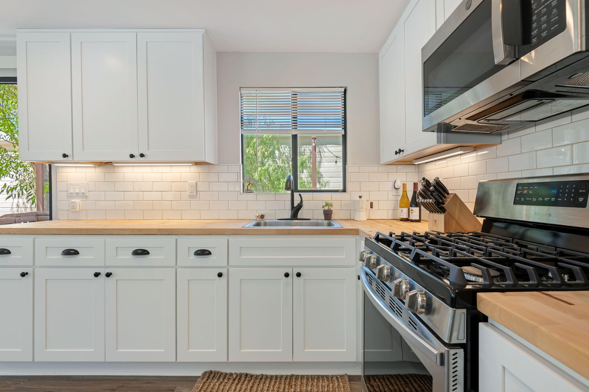 3750 Paradise Road 96