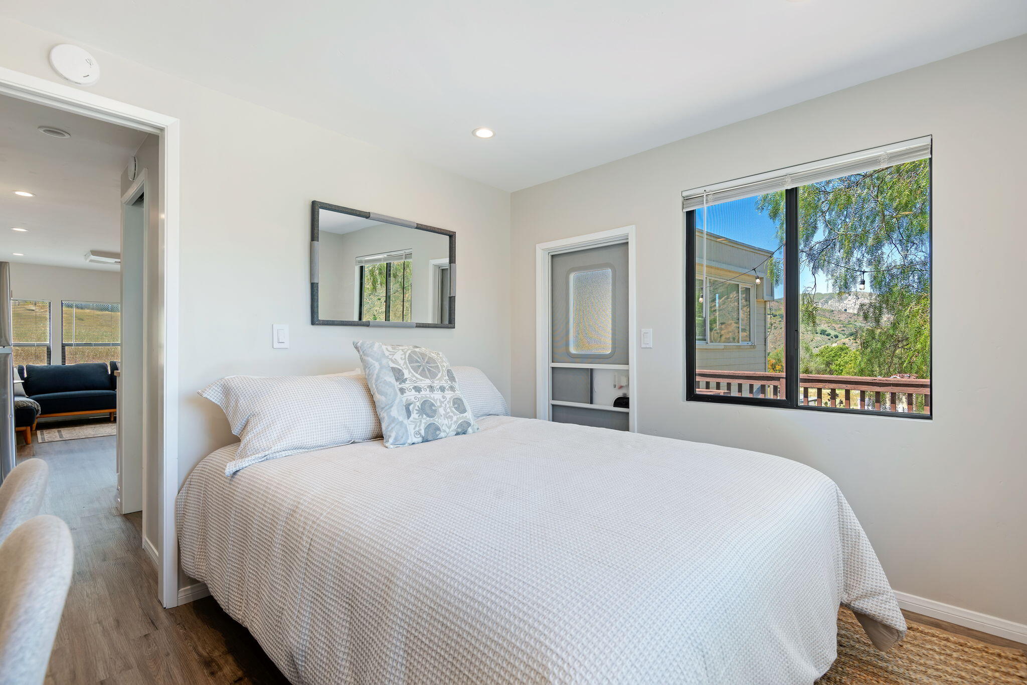 3750 Paradise Road 96