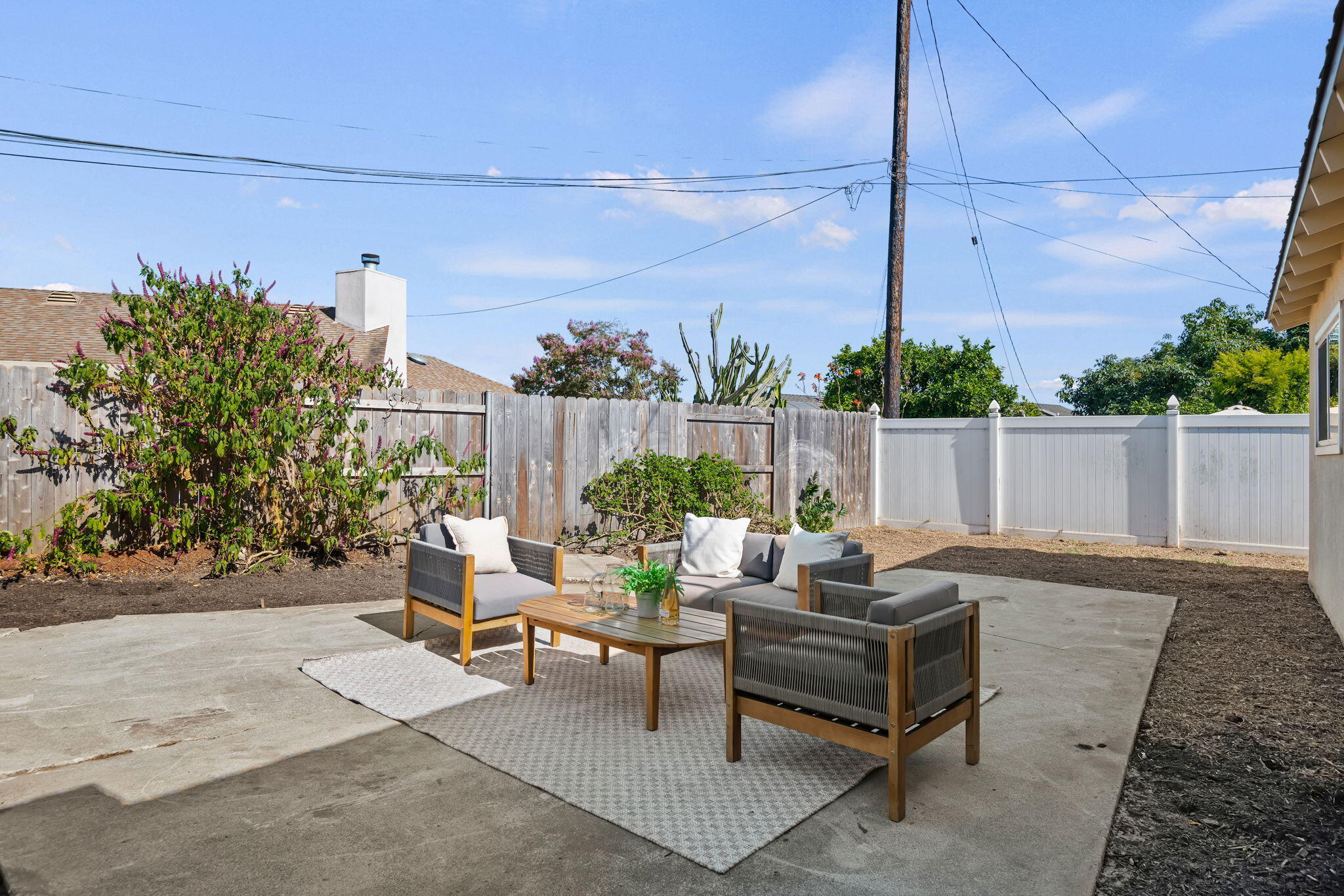 5082 Ella Lane