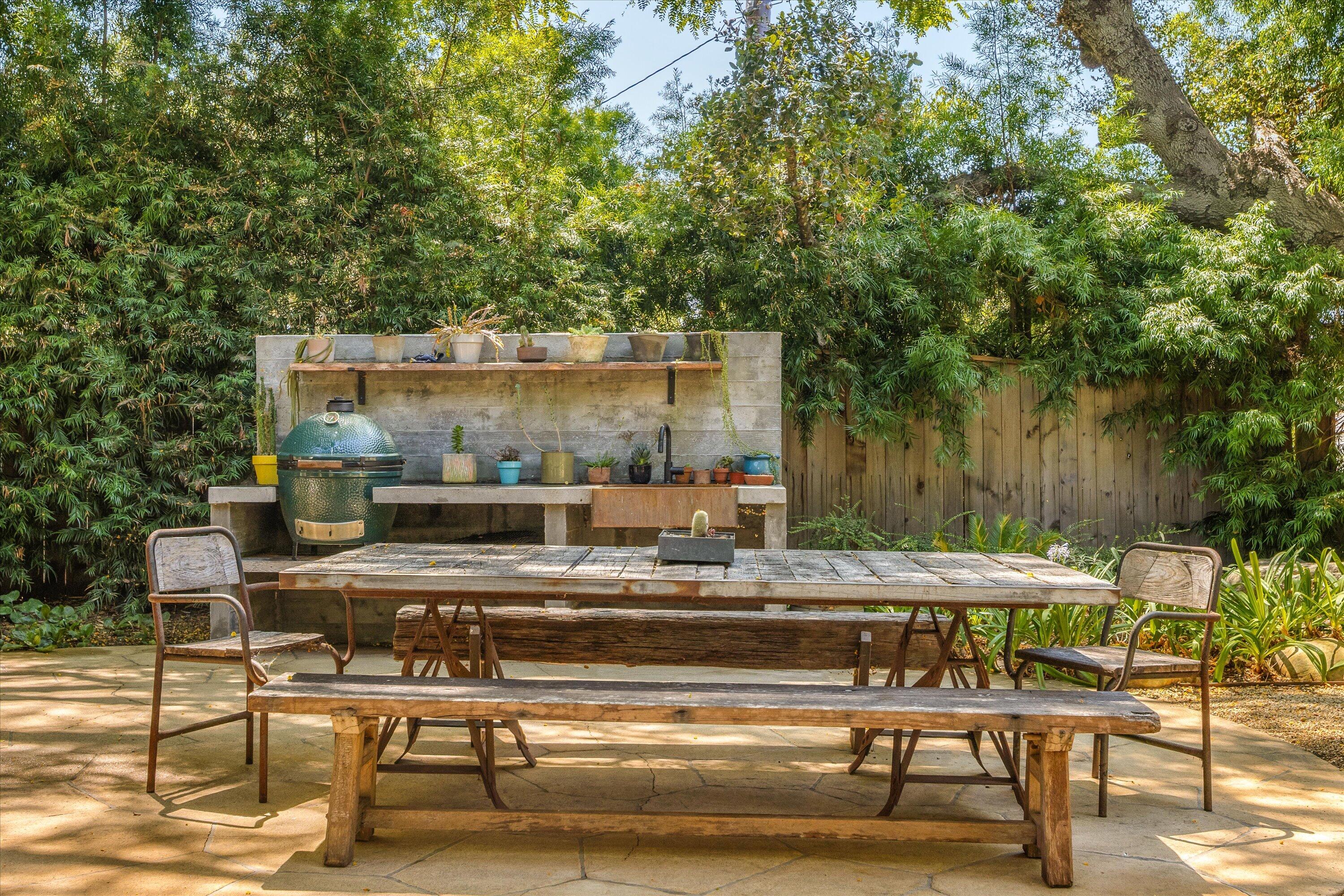 404 Los Robles Lane