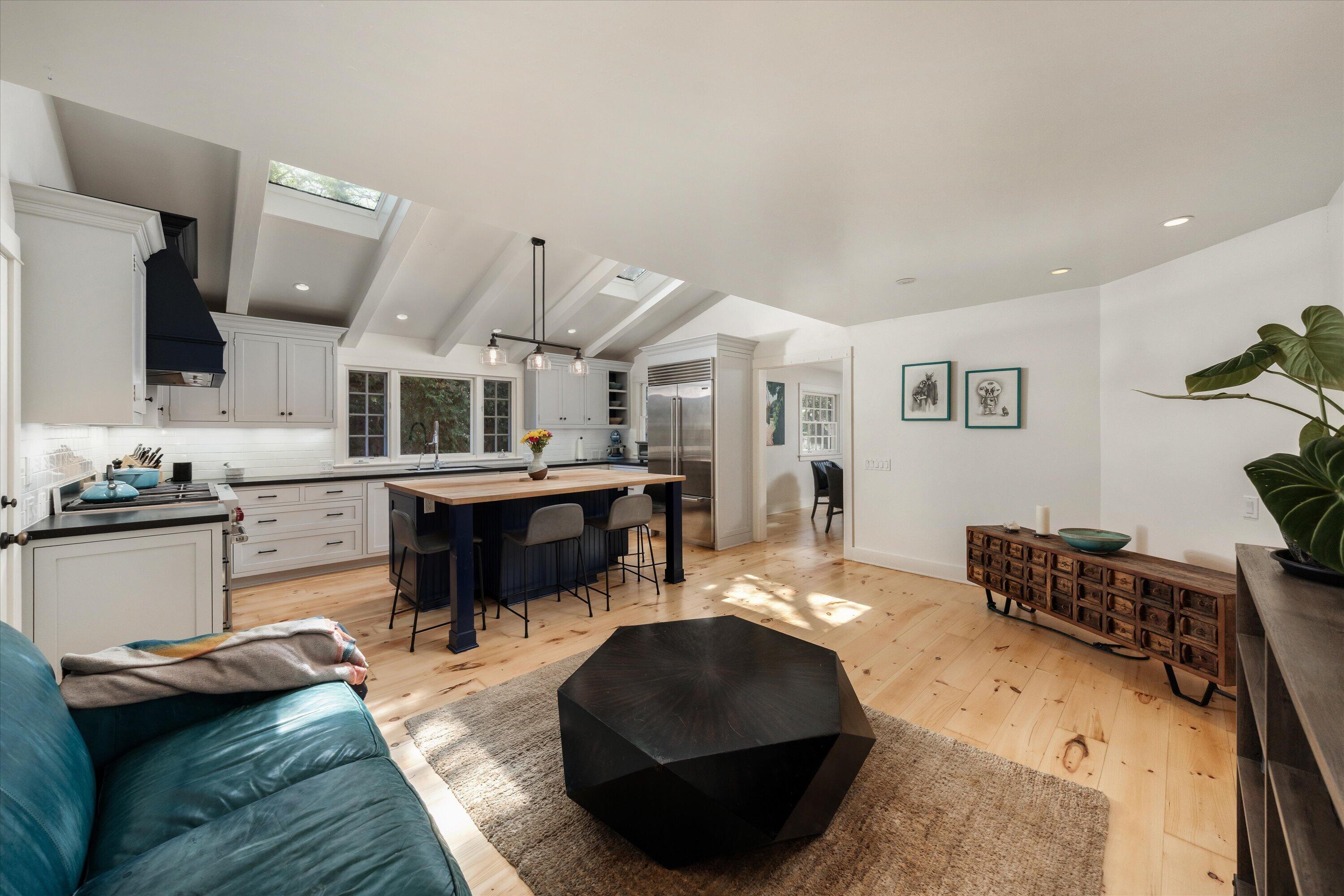 404 Los Robles Lane