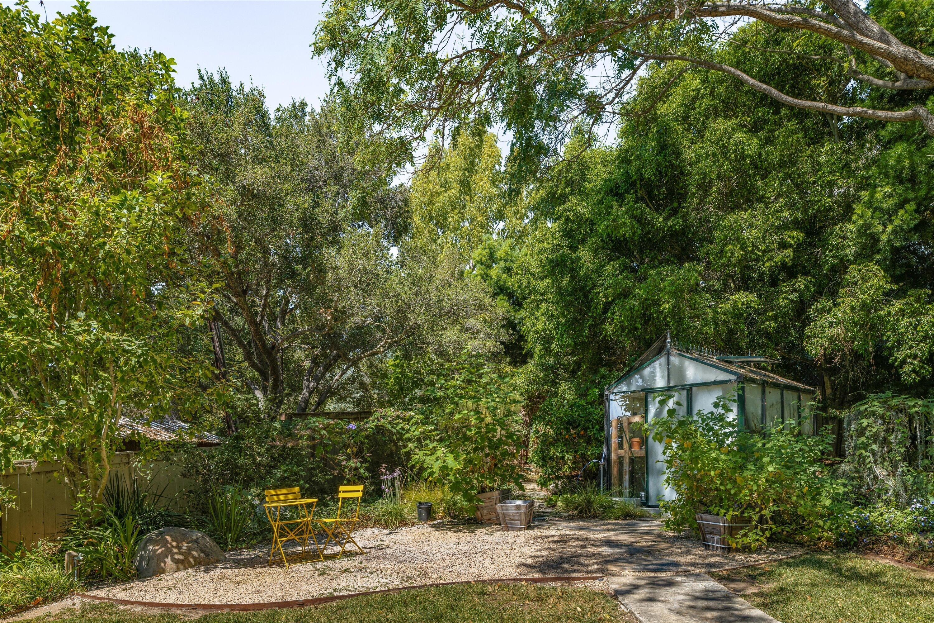 404 Los Robles Lane