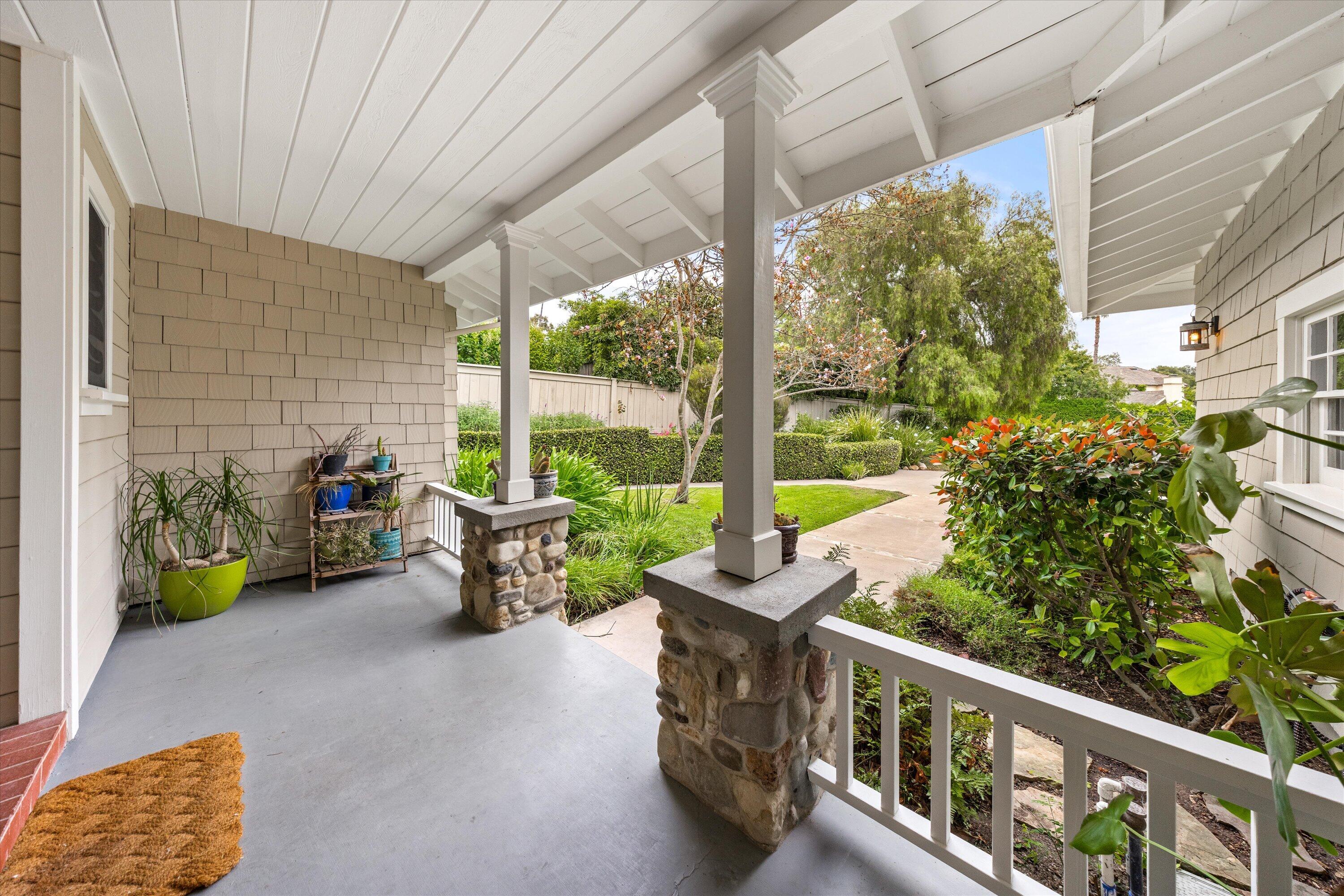 404 Los Robles Lane