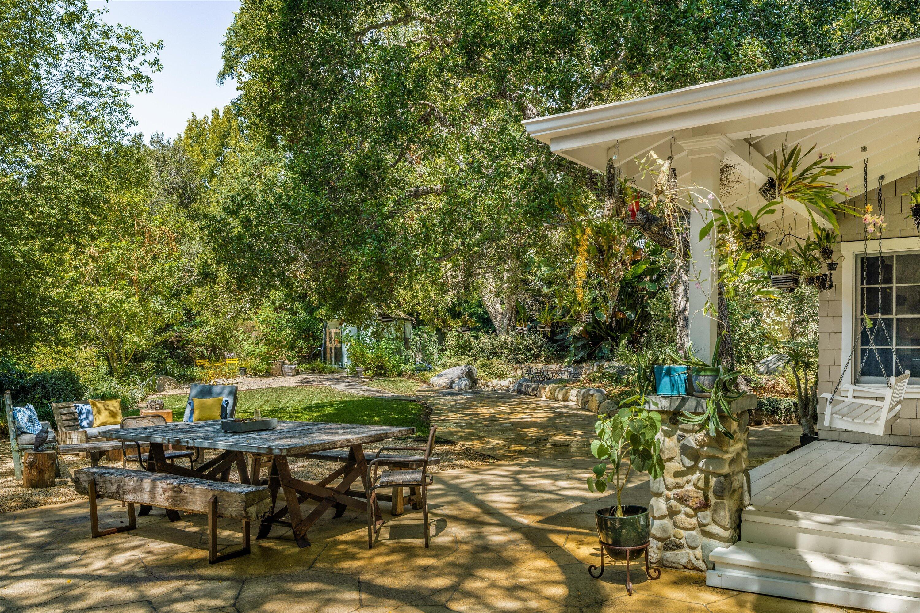 404 Los Robles Lane