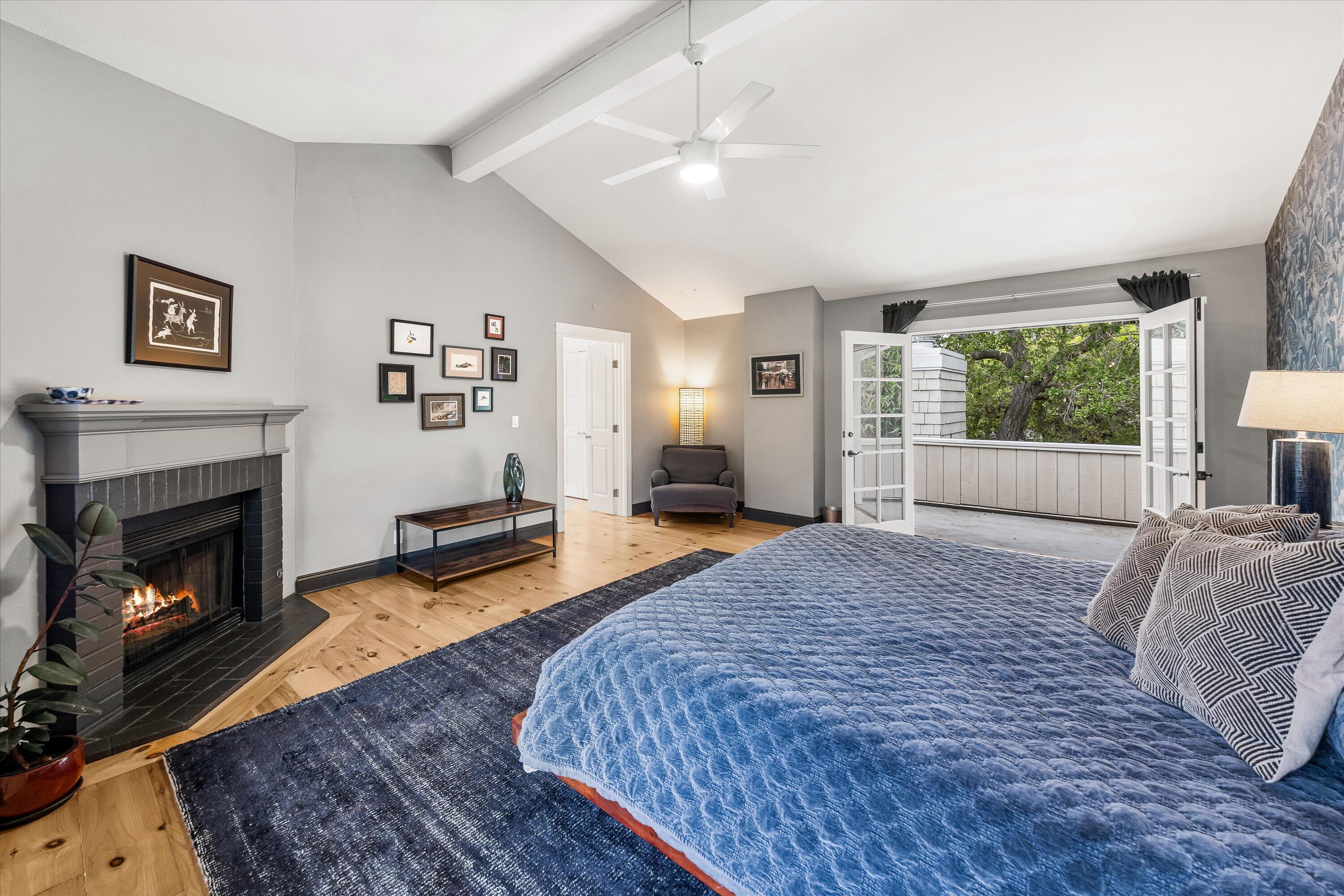 404 Los Robles Lane